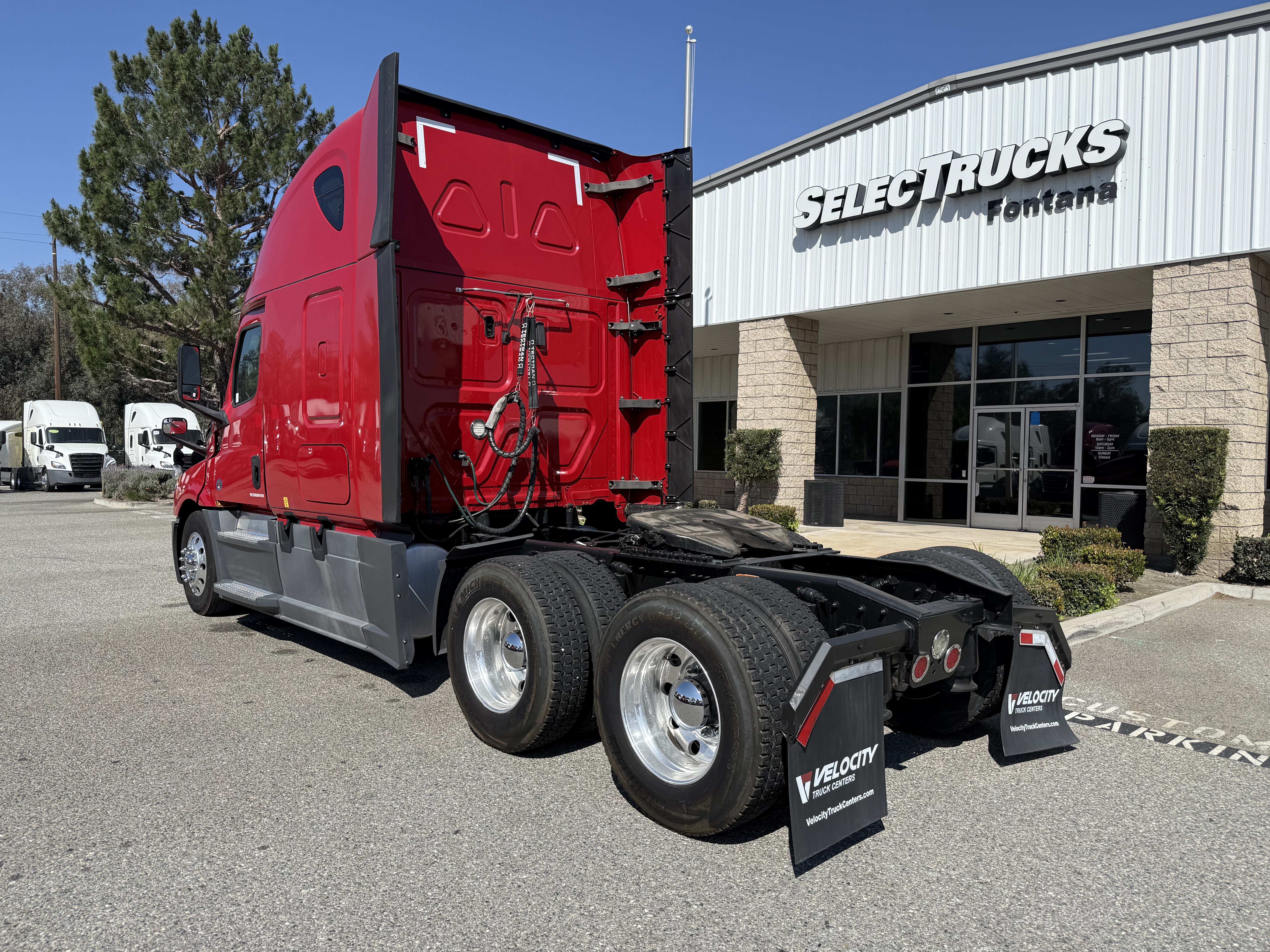 2020 FREIGHTLINER CASCADIA 126SLP - image 4