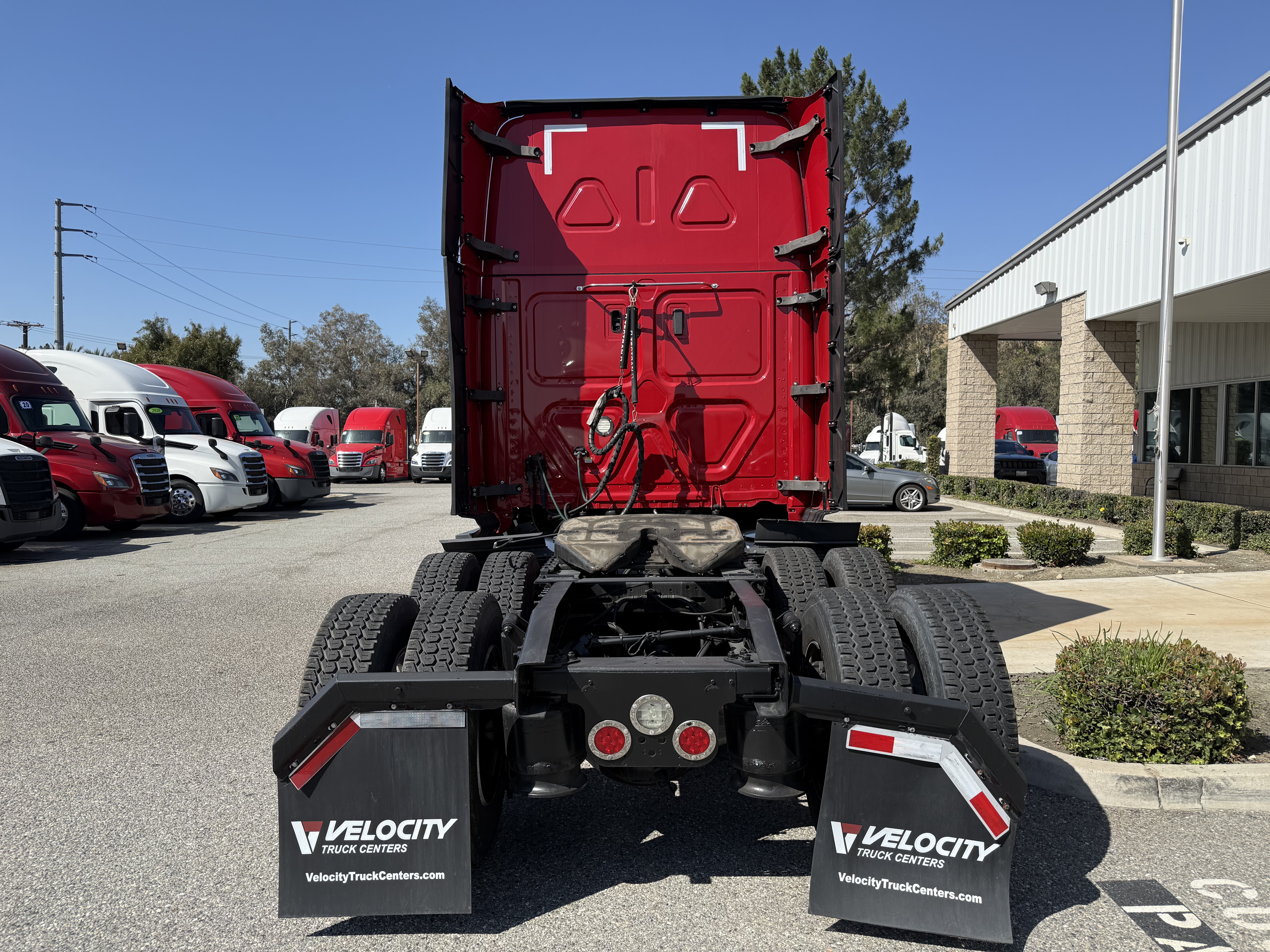 2020 FREIGHTLINER CASCADIA 126SLP - image 5