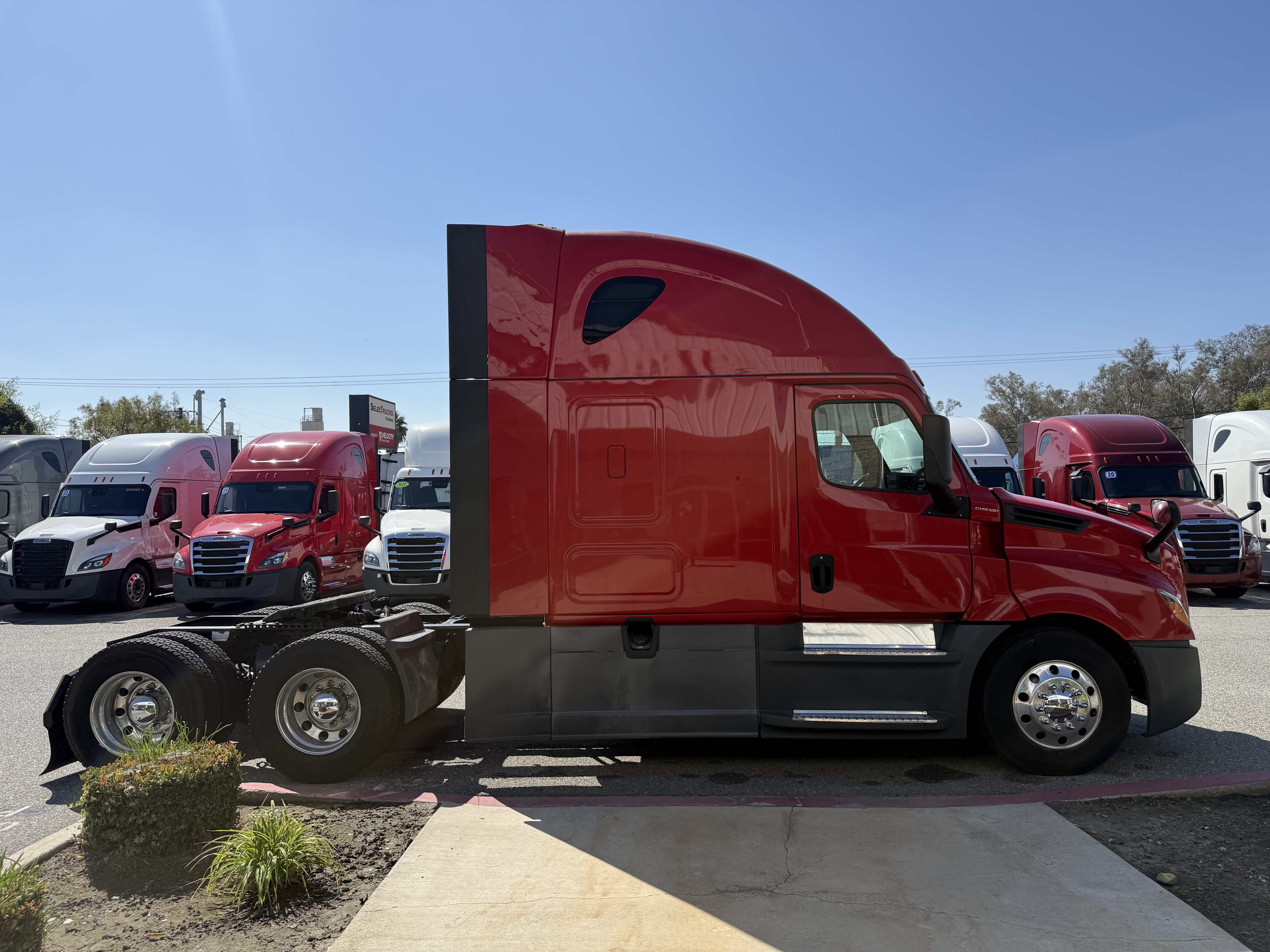 2020 FREIGHTLINER CASCADIA 126SLP - image 7