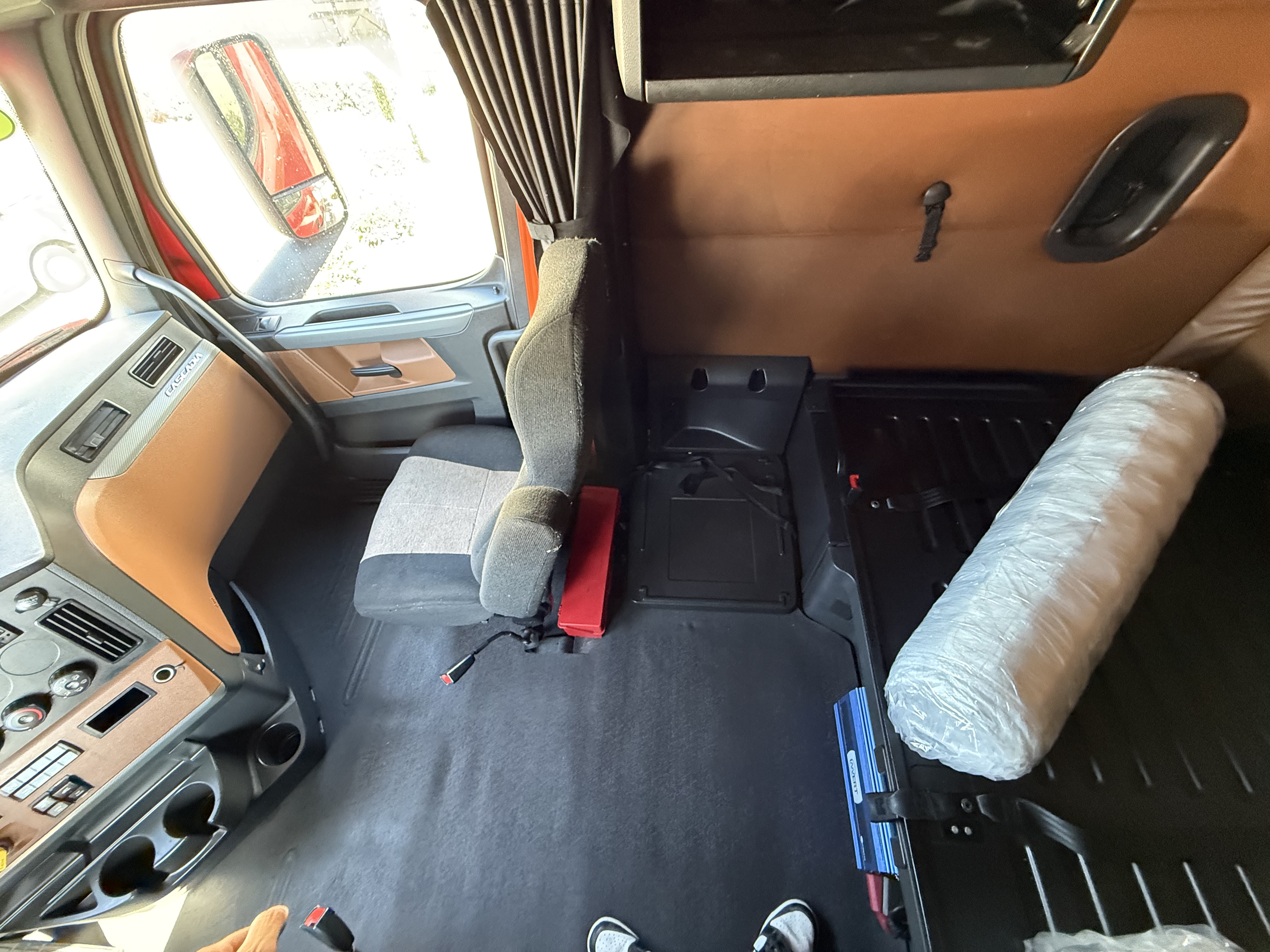 2020 FREIGHTLINER CASCADIA 126SLP - image 16