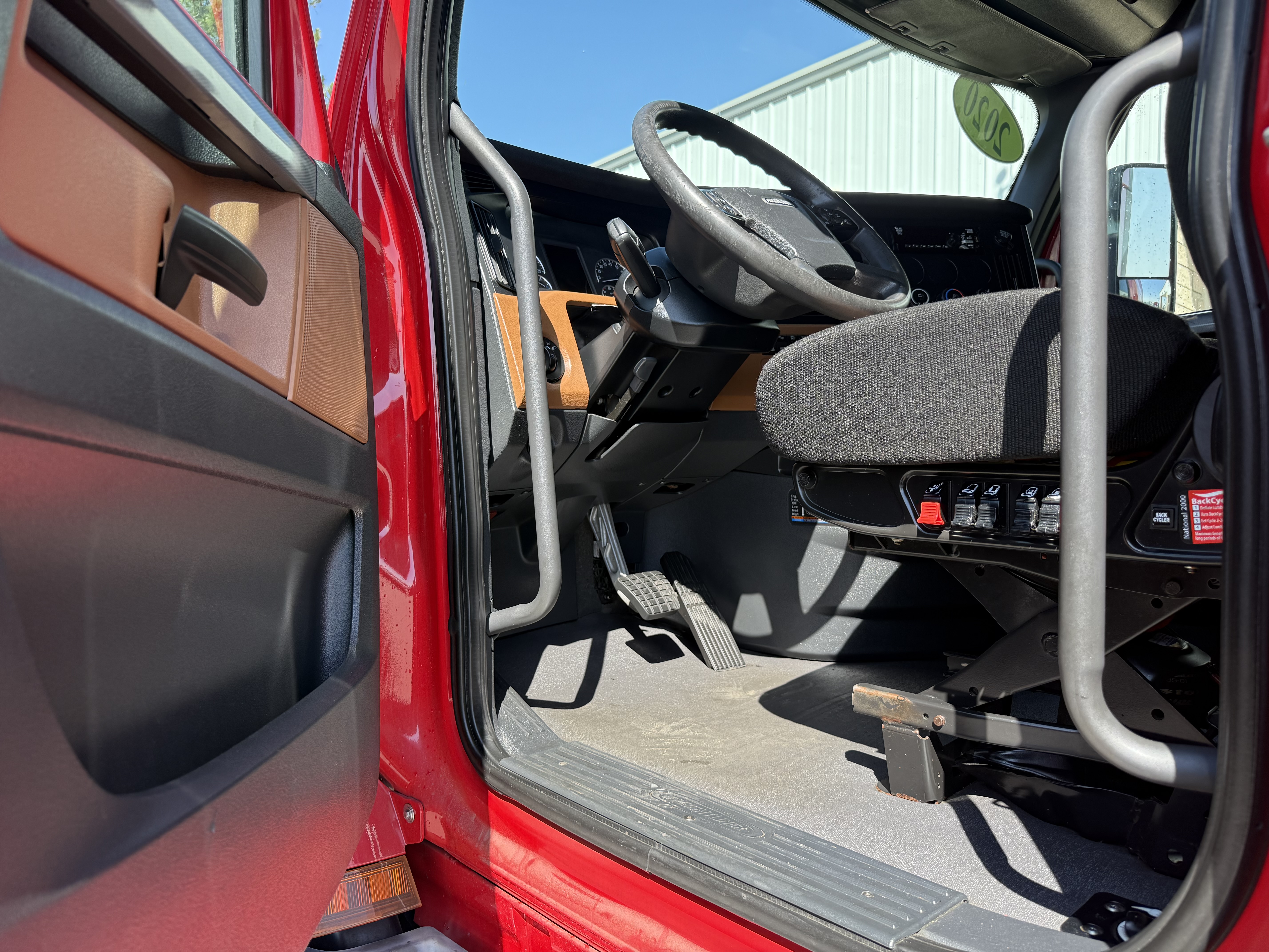 2020 FREIGHTLINER CASCADIA 126SLP - image 19