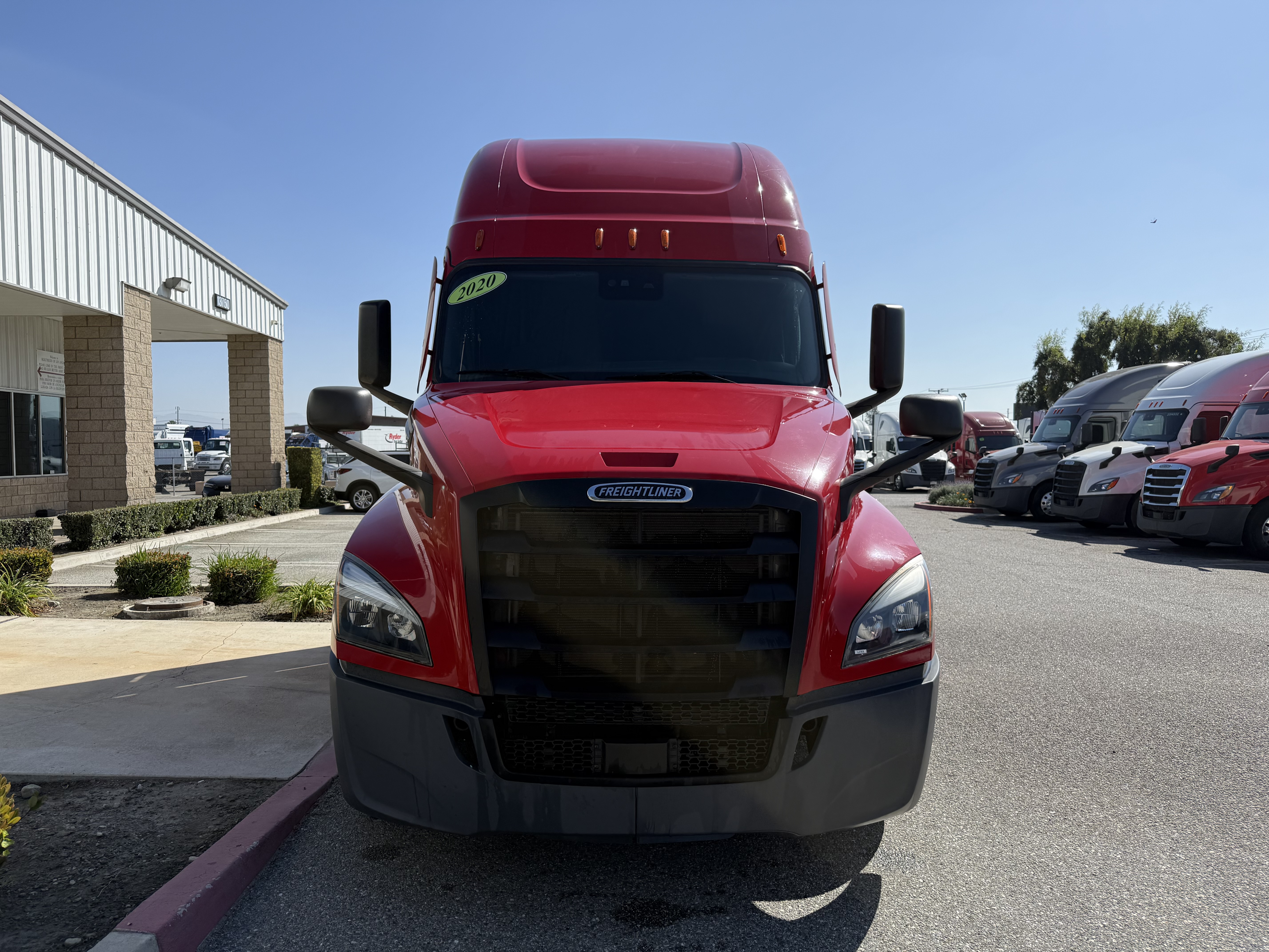 2020 FREIGHTLINER CASCADIA 126SLP - image 2