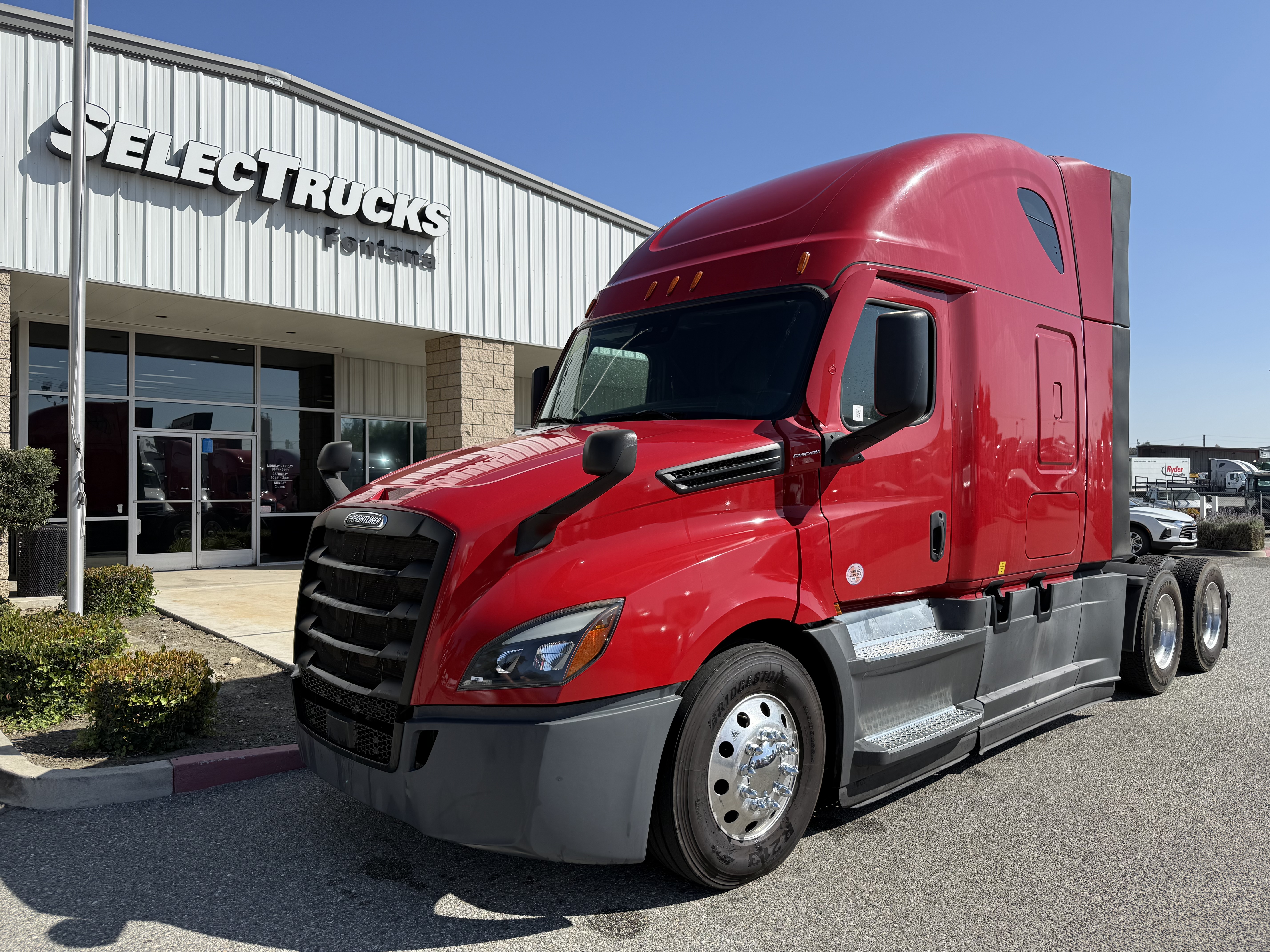 2020 FREIGHTLINER CASCADIA 126SLP - image 1