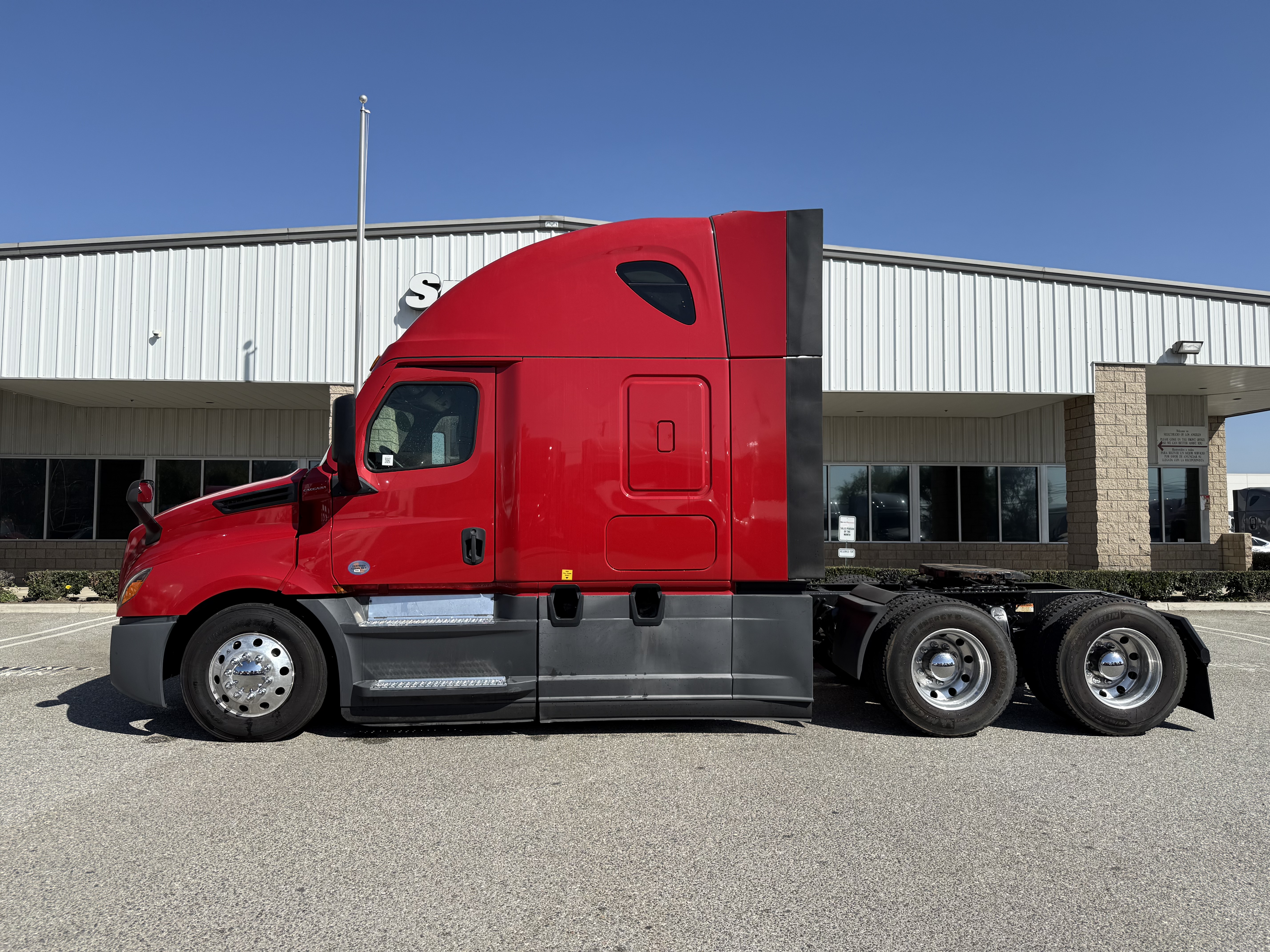 2020 FREIGHTLINER CASCADIA 126SLP - image 3