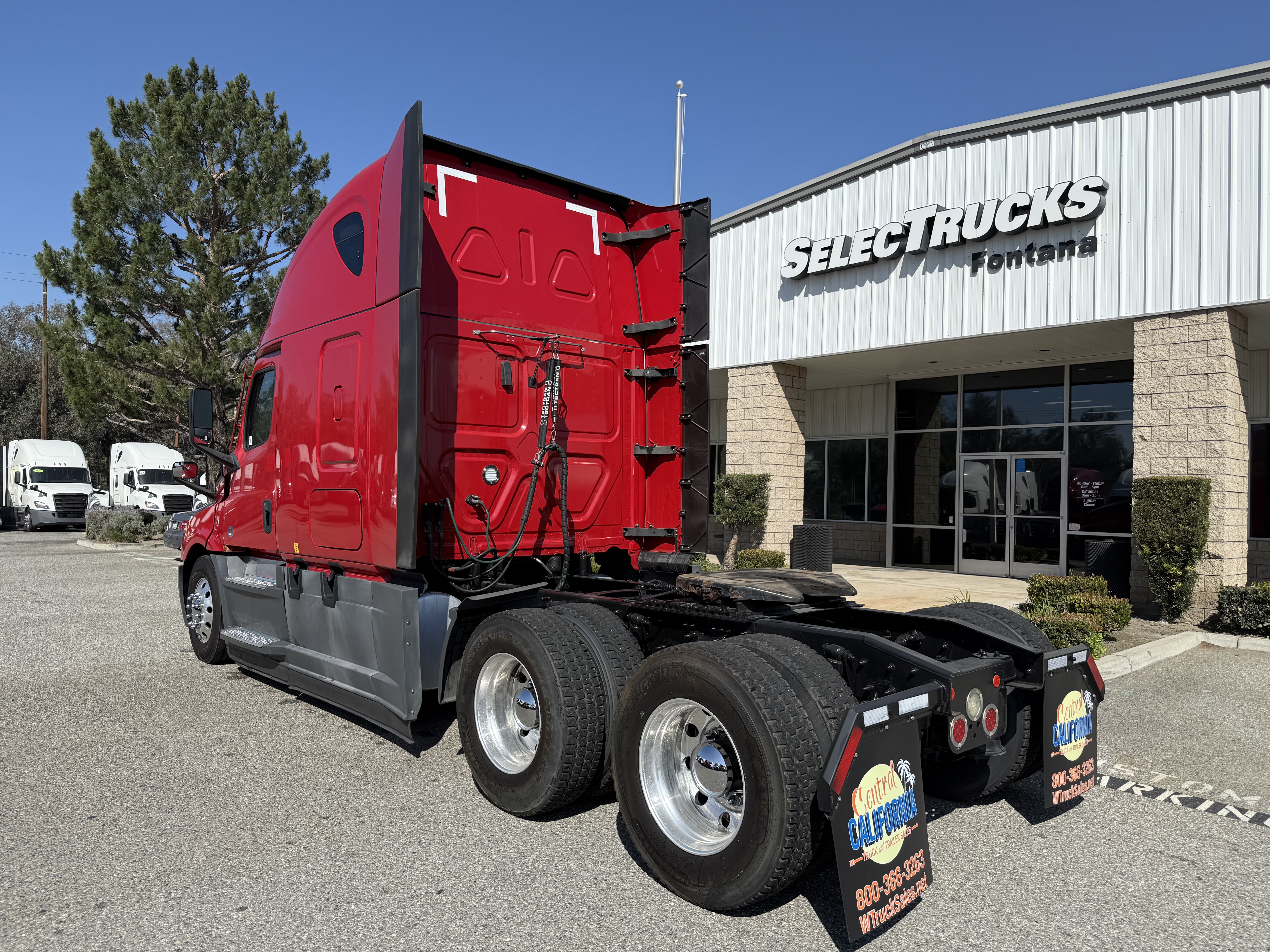 2020 FREIGHTLINER CASCADIA 126SLP - image 4