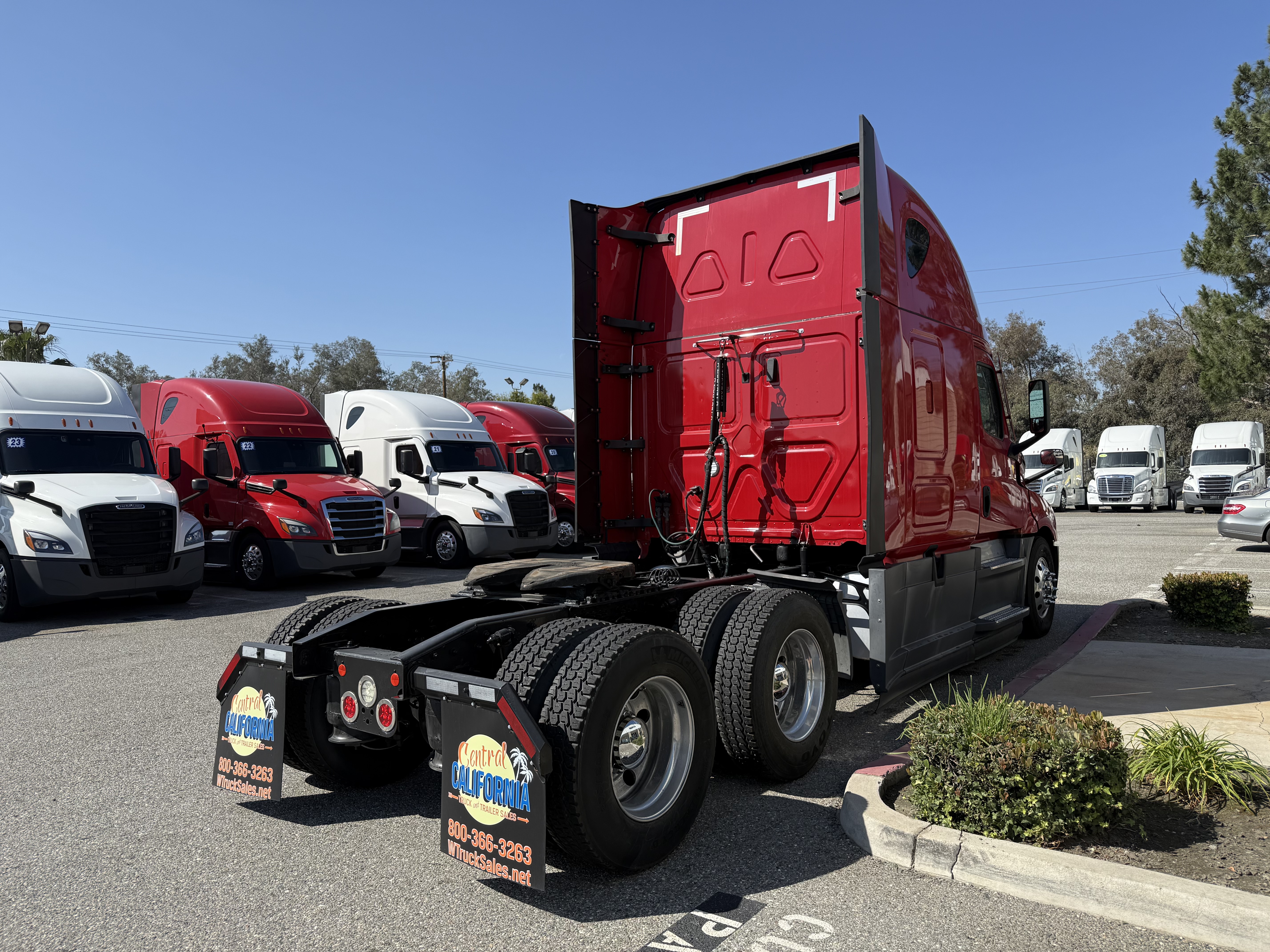 2020 FREIGHTLINER CASCADIA 126SLP - image 6