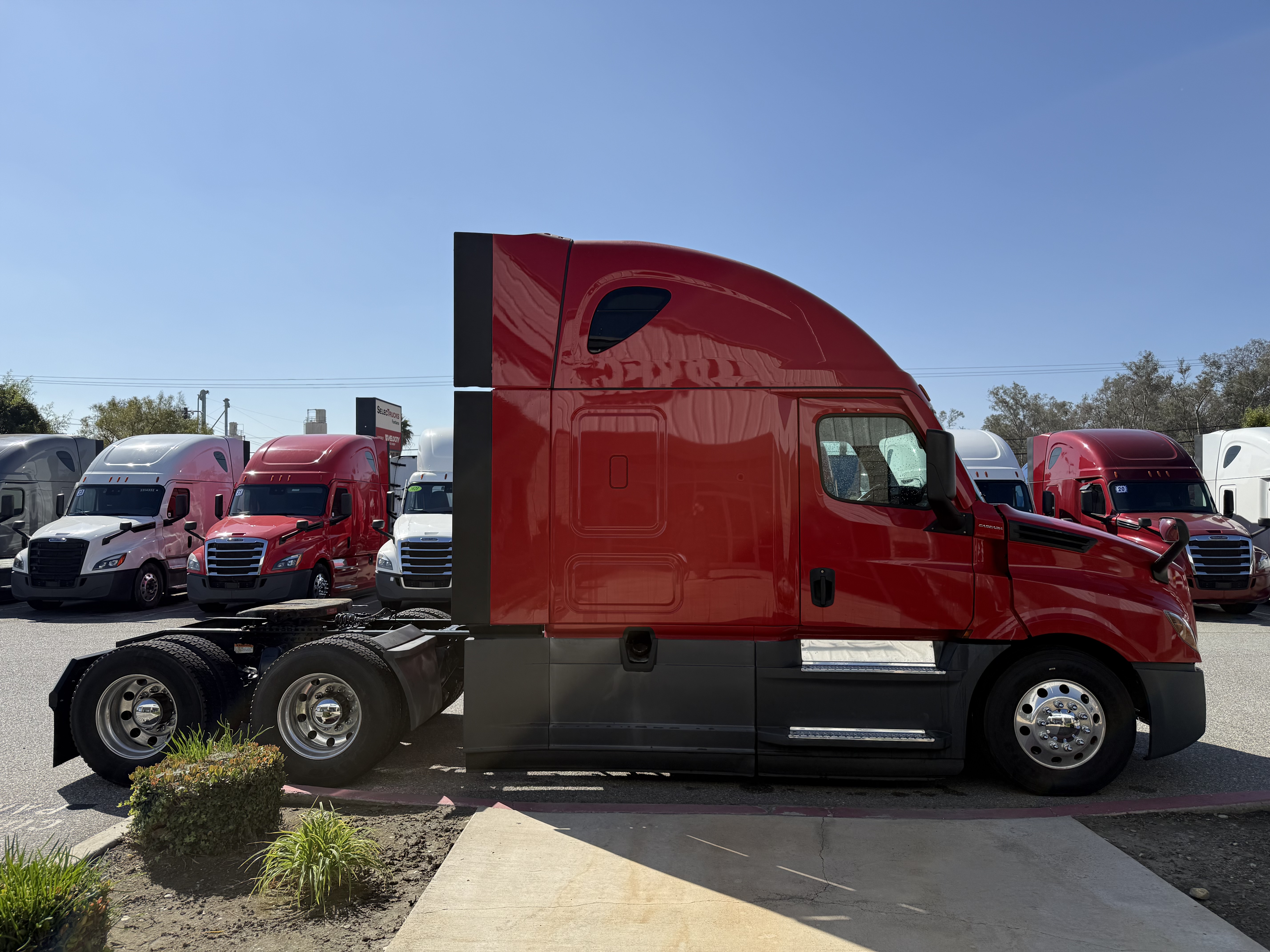 2020 FREIGHTLINER CASCADIA 126SLP - image 7