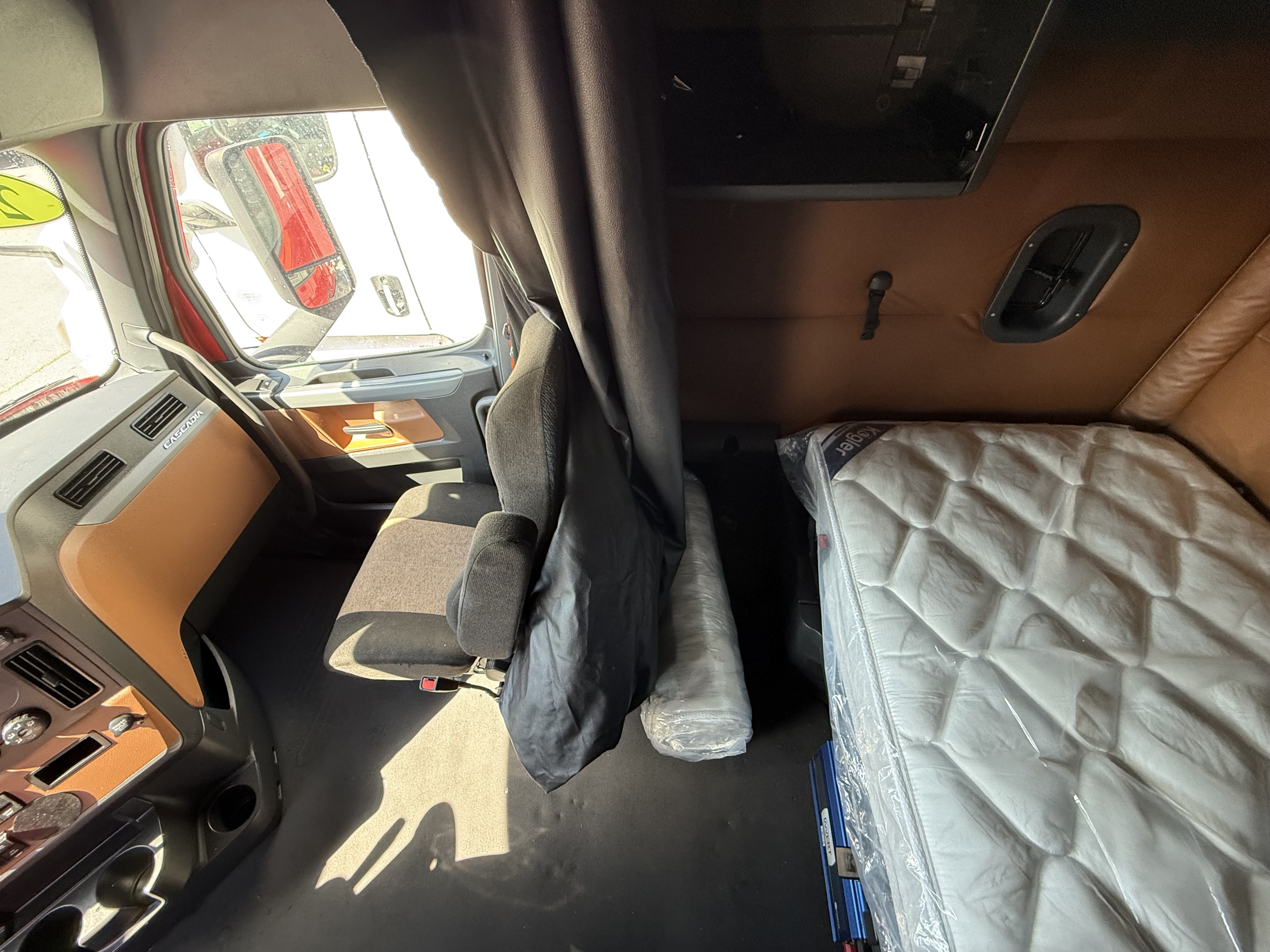 2020 FREIGHTLINER CASCADIA 126SLP - image 17