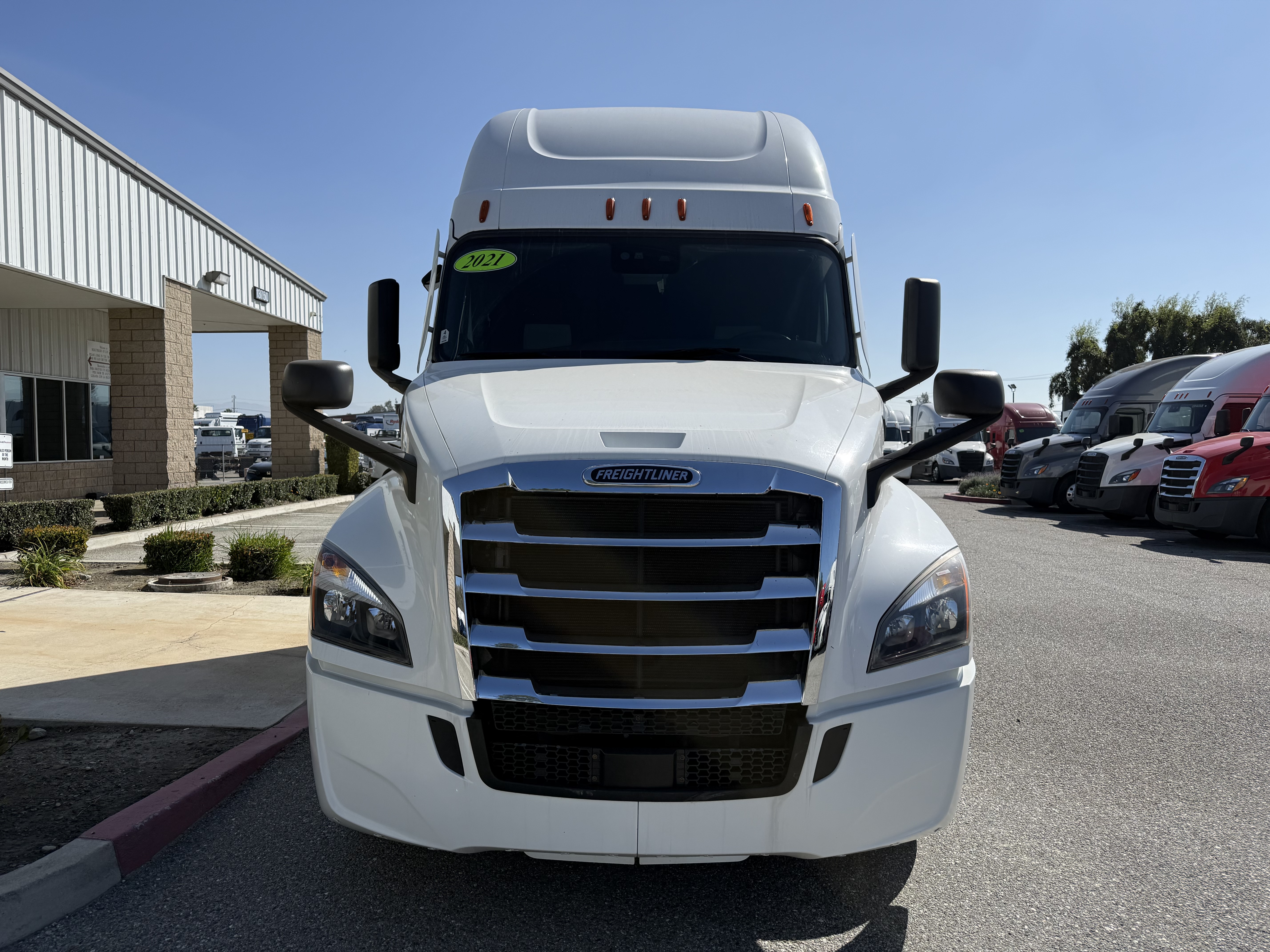 2021 FREIGHTLINER CASCADIA 126SLP - image 2