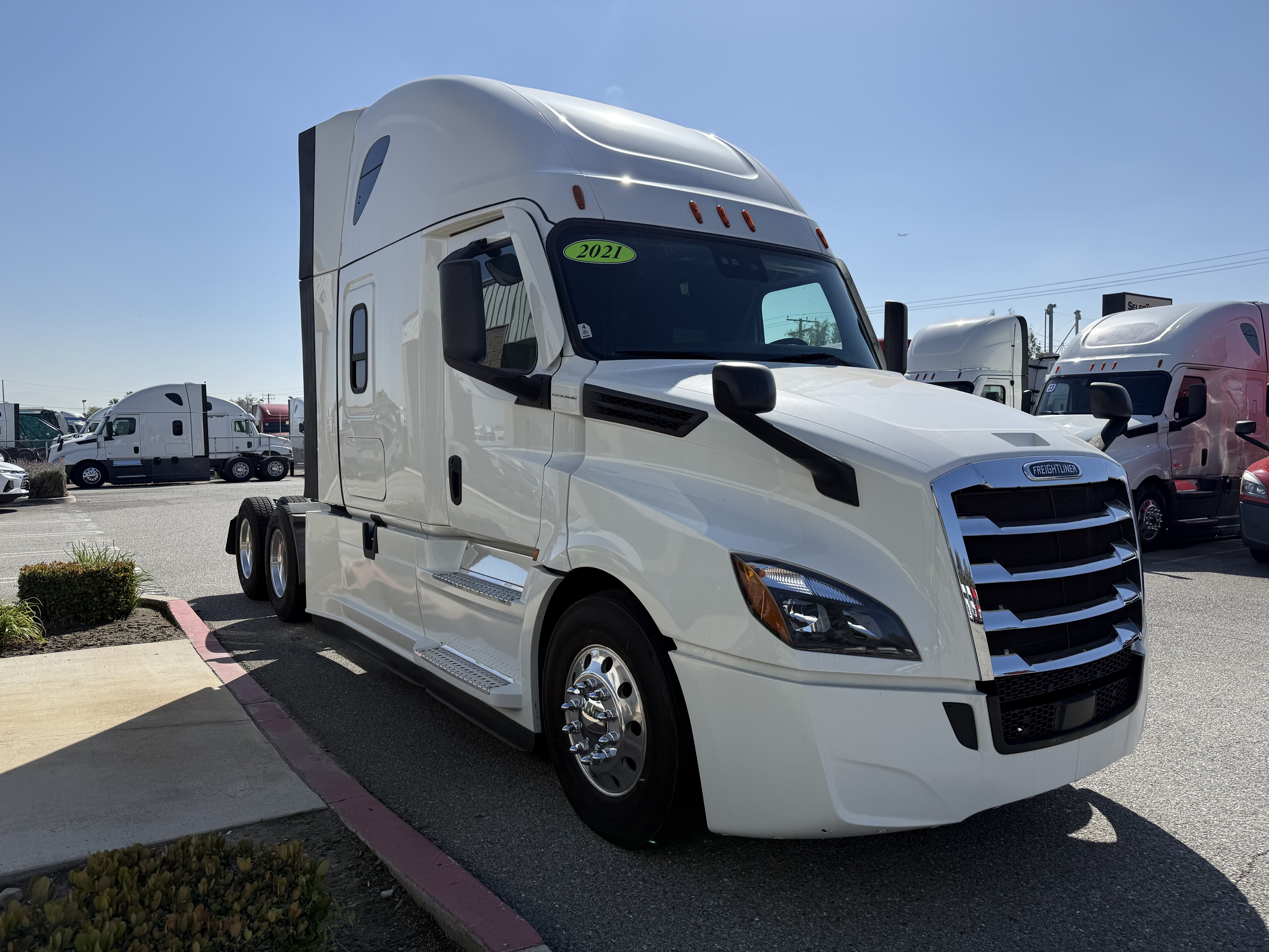 2021 FREIGHTLINER CASCADIA 126SLP - image 3