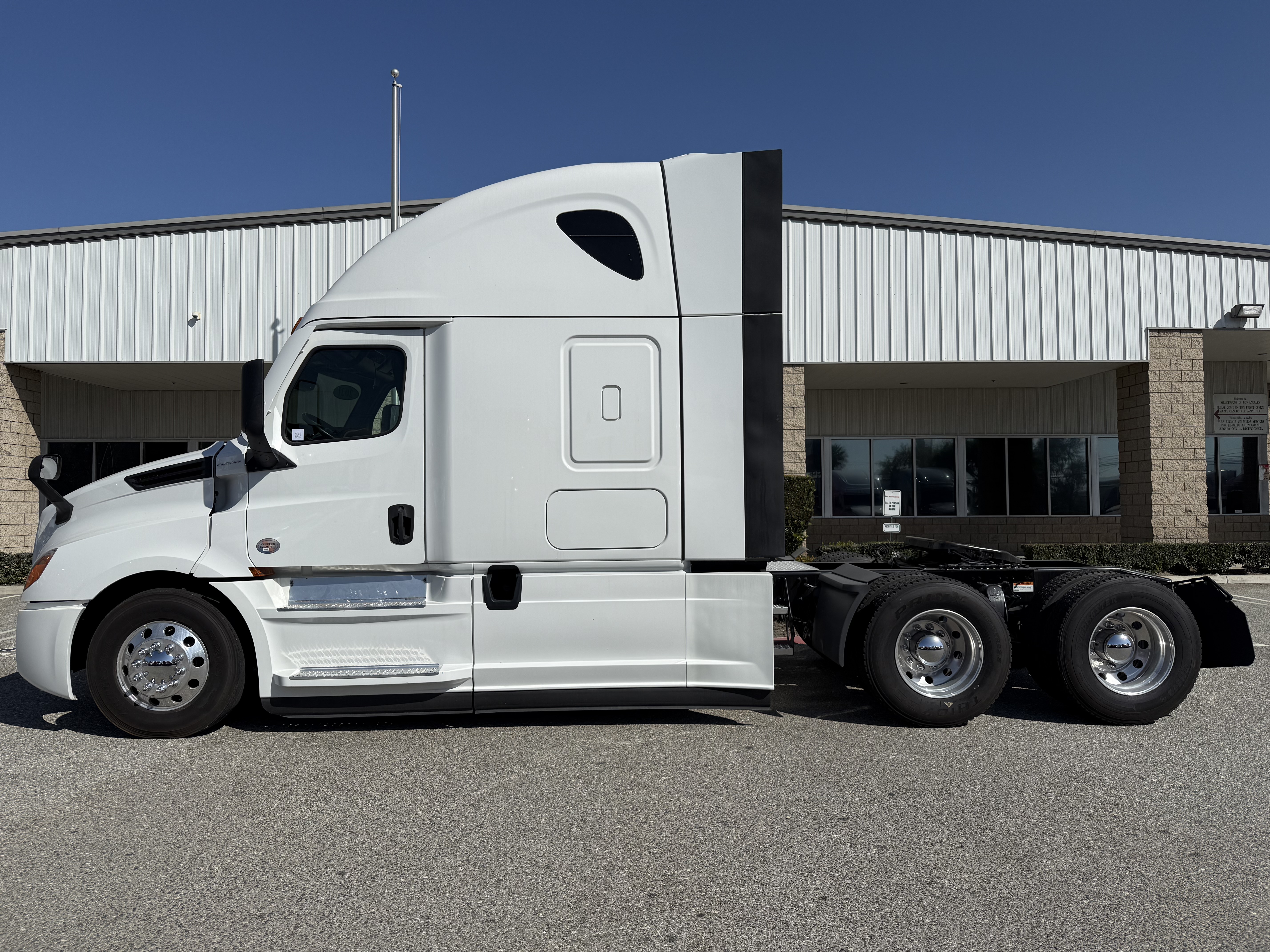 2021 FREIGHTLINER CASCADIA 126SLP - image 4