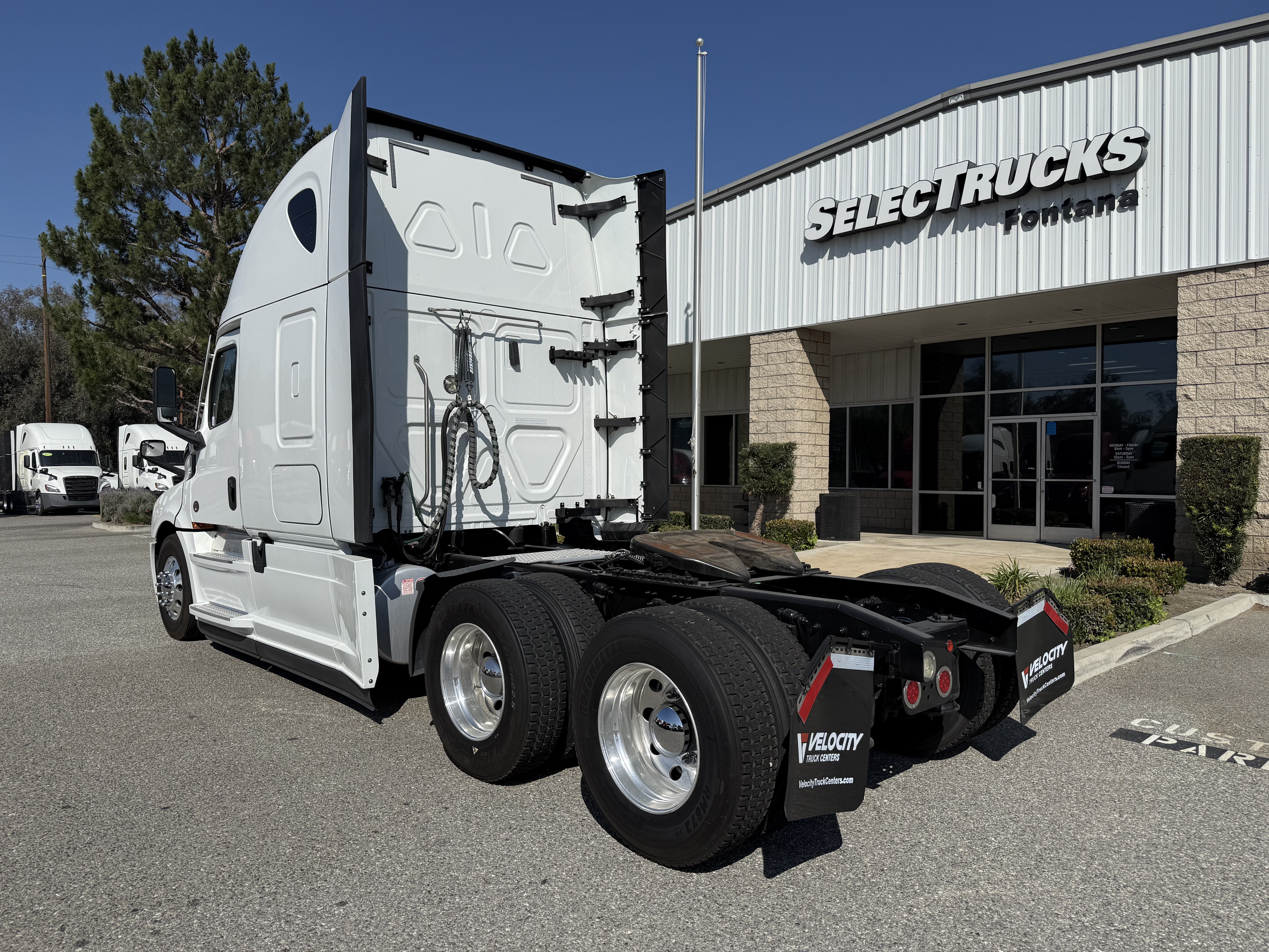 2021 FREIGHTLINER CASCADIA 126SLP - image 5