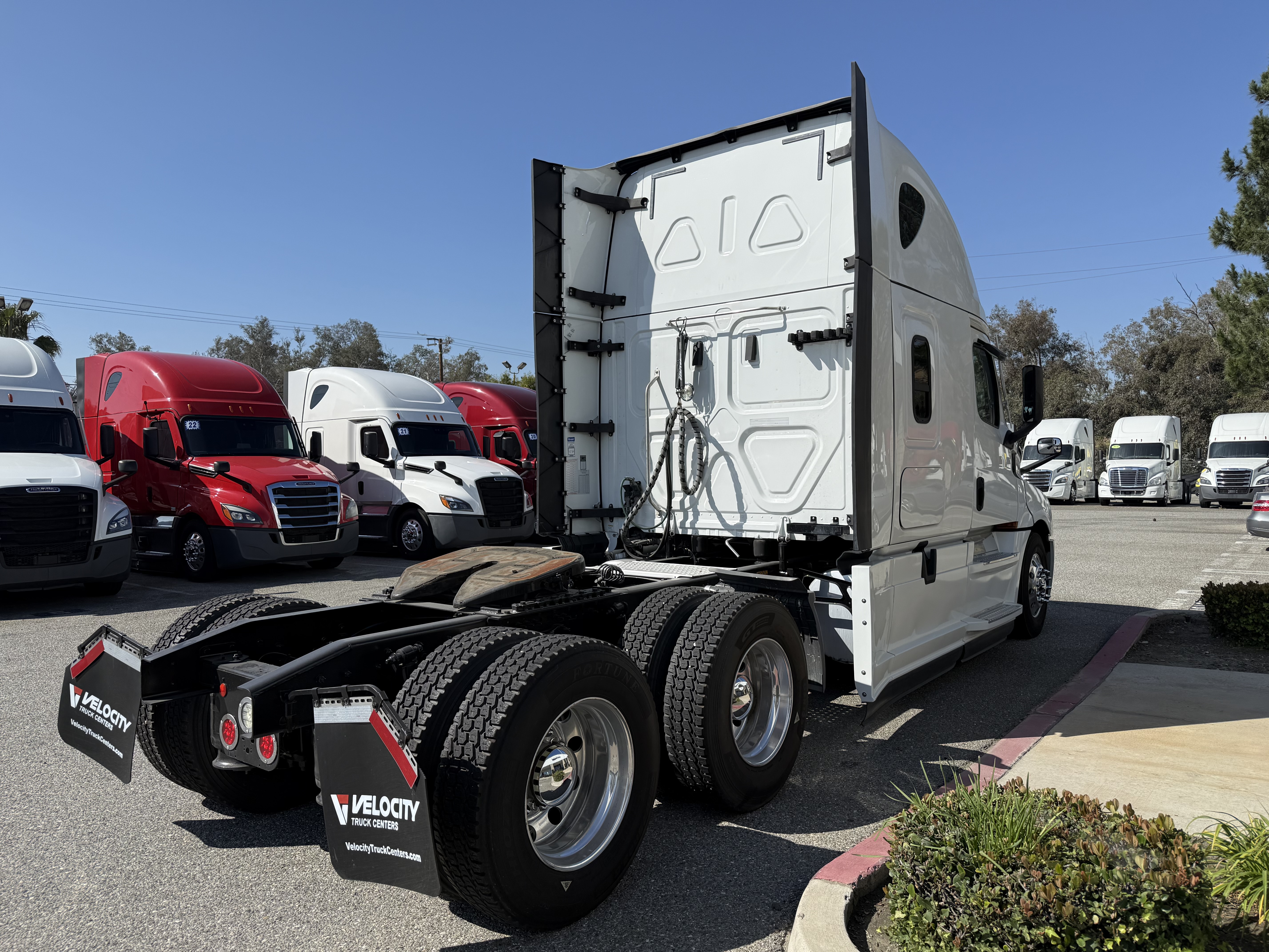 2021 FREIGHTLINER CASCADIA 126SLP - image 7