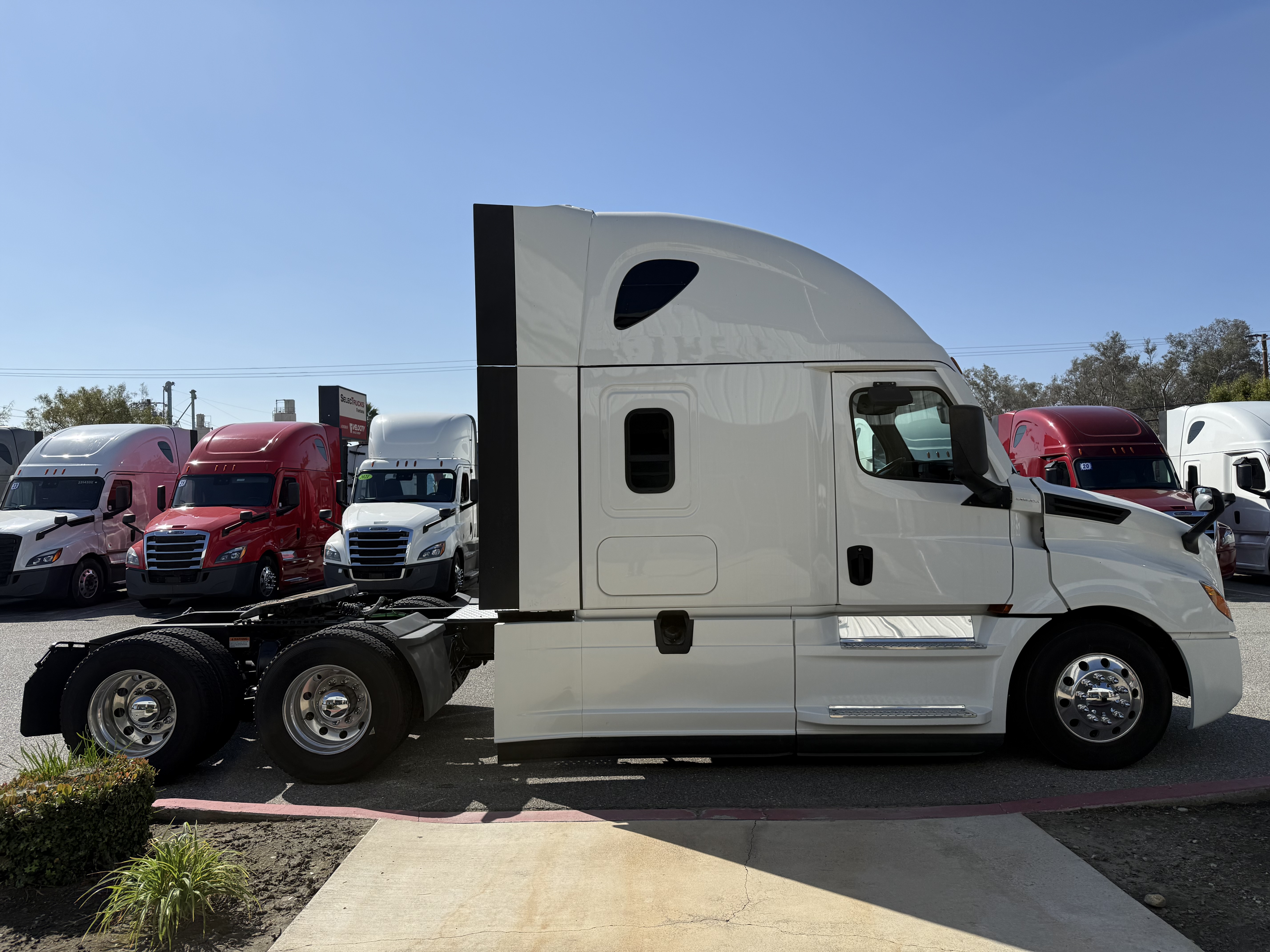 2021 FREIGHTLINER CASCADIA 126SLP - image 8
