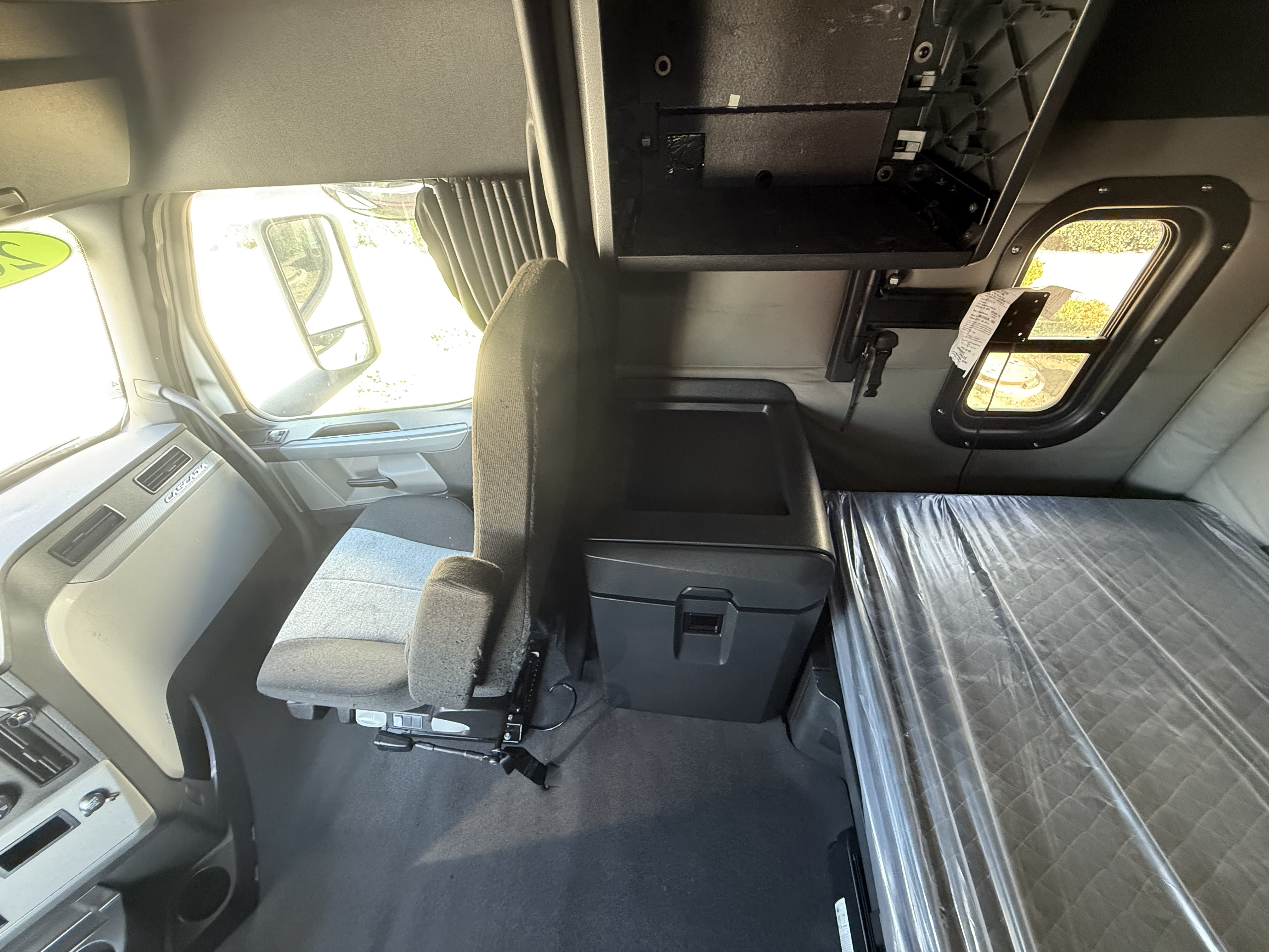 2021 FREIGHTLINER CASCADIA 126SLP - image 18