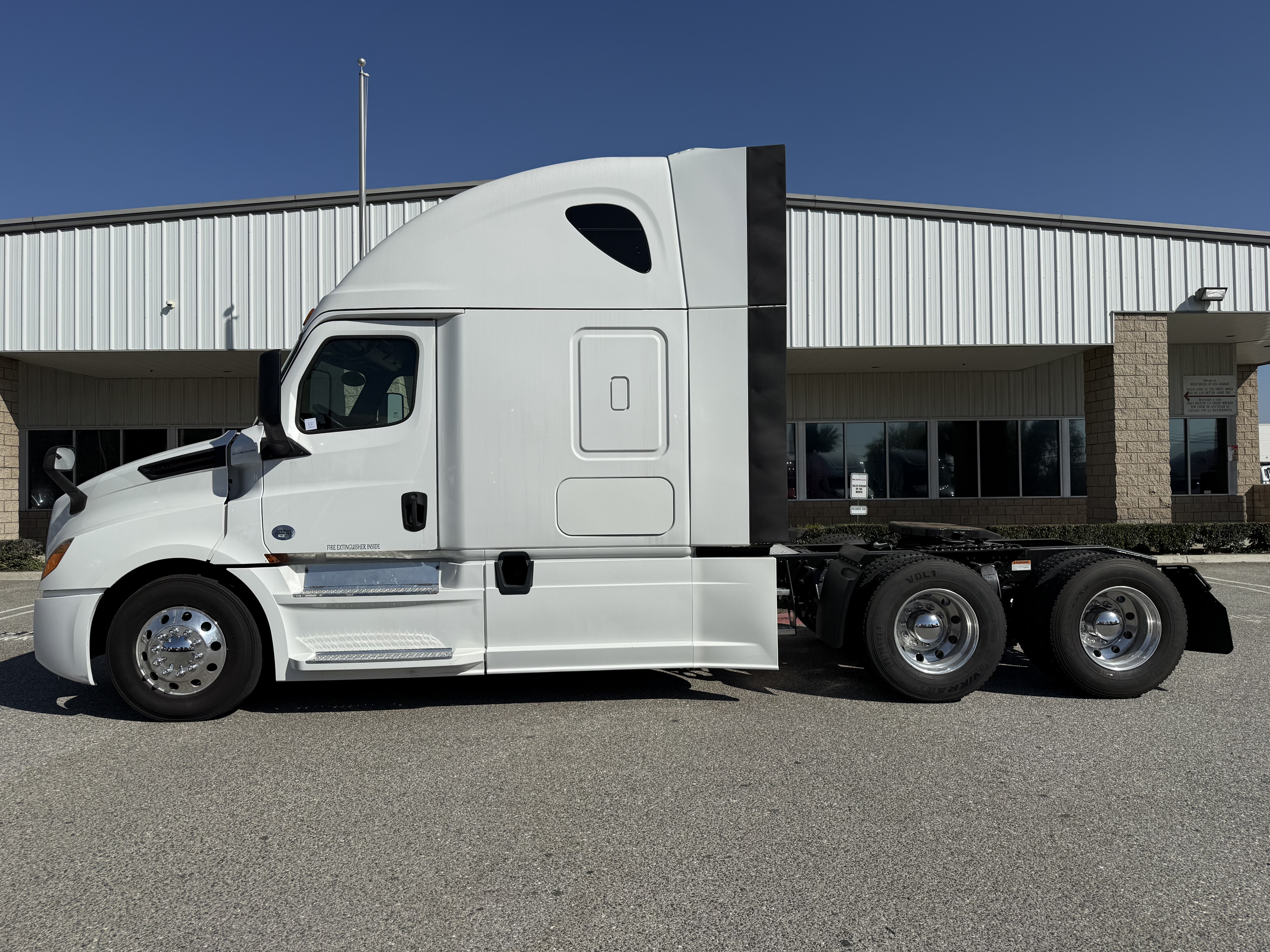 2019 FREIGHTLINER CASCADIA 126SLP - image 4