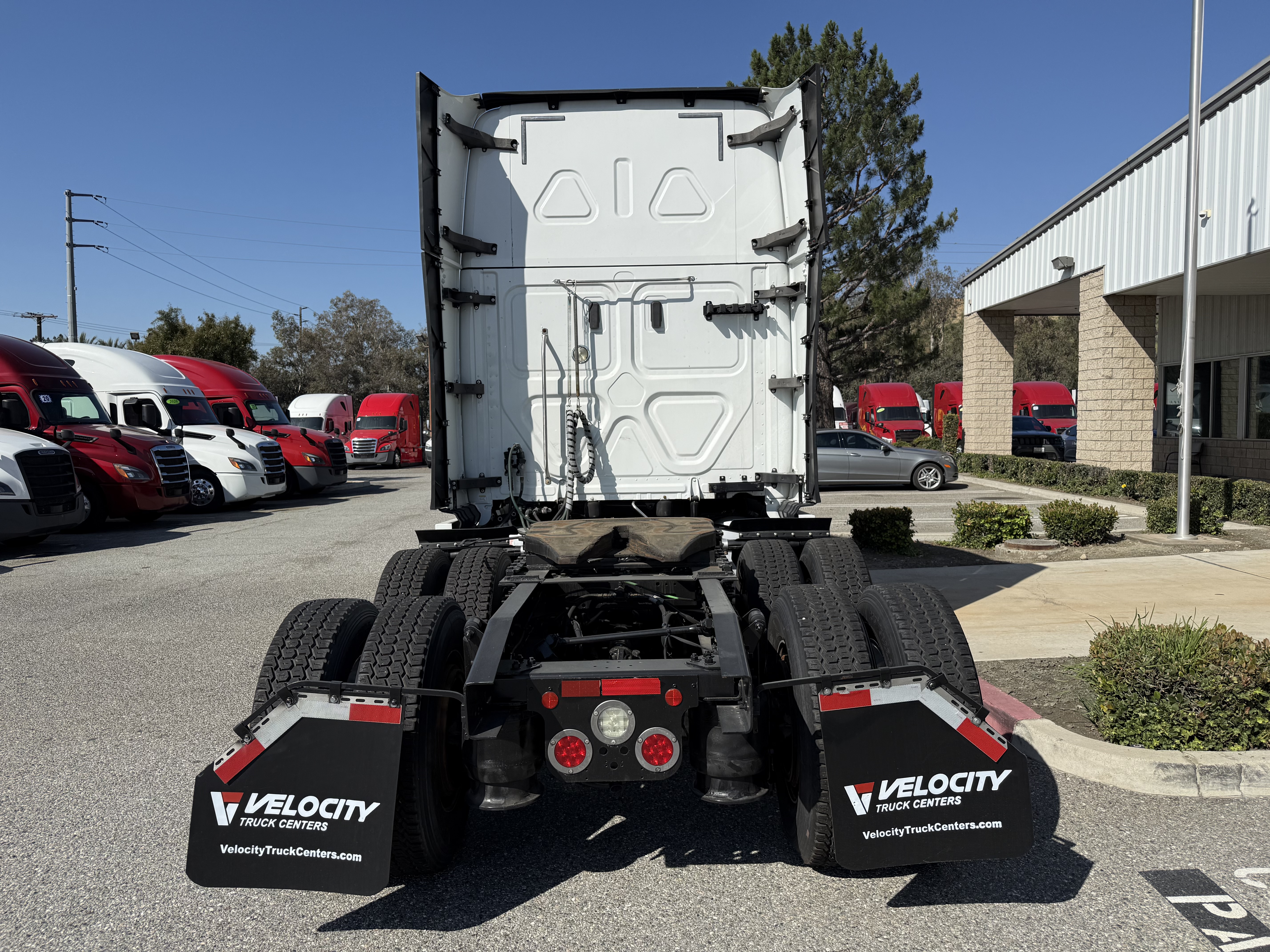 2019 FREIGHTLINER CASCADIA 126SLP - image 6