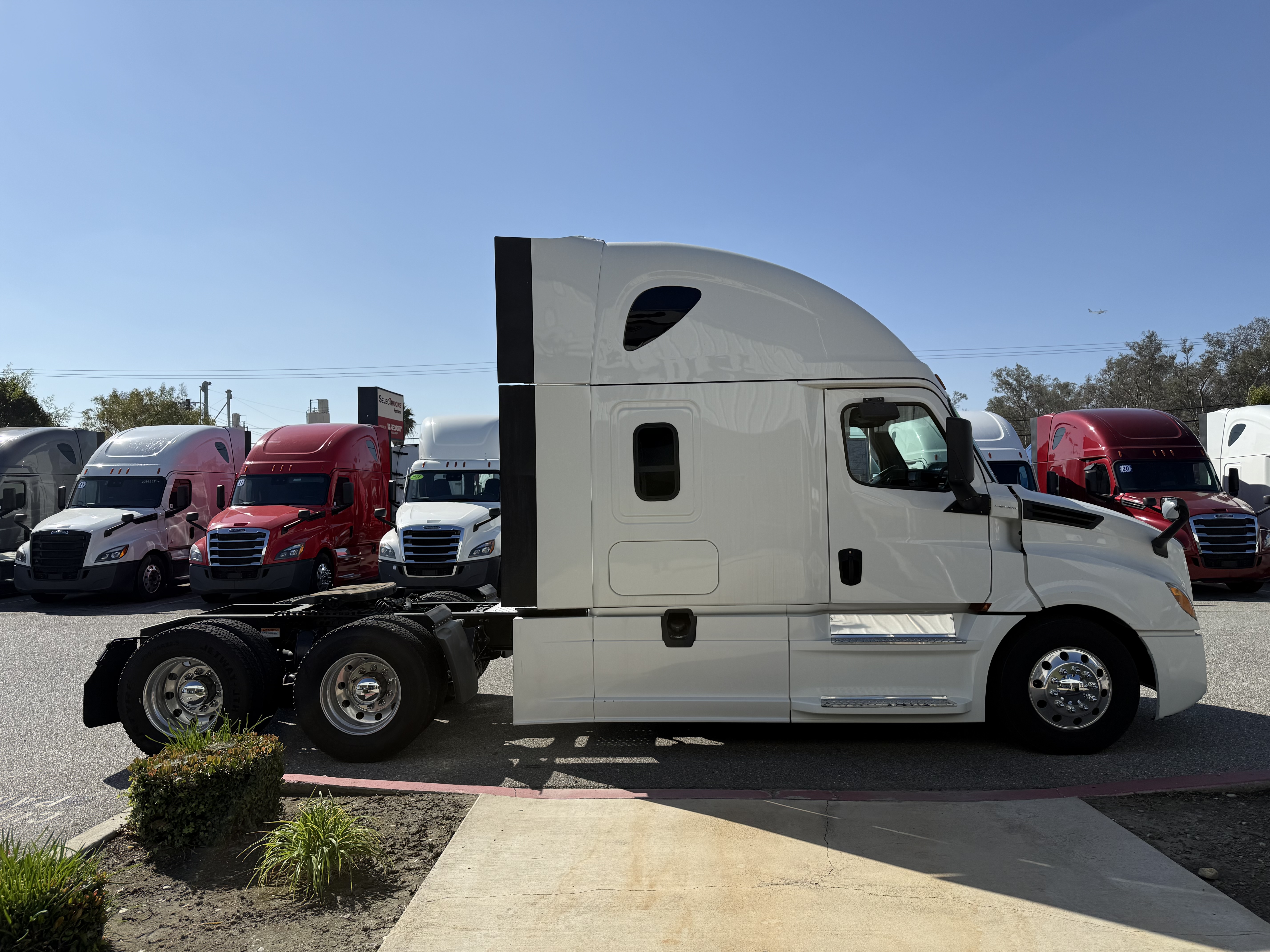 2019 FREIGHTLINER CASCADIA 126SLP - image 8