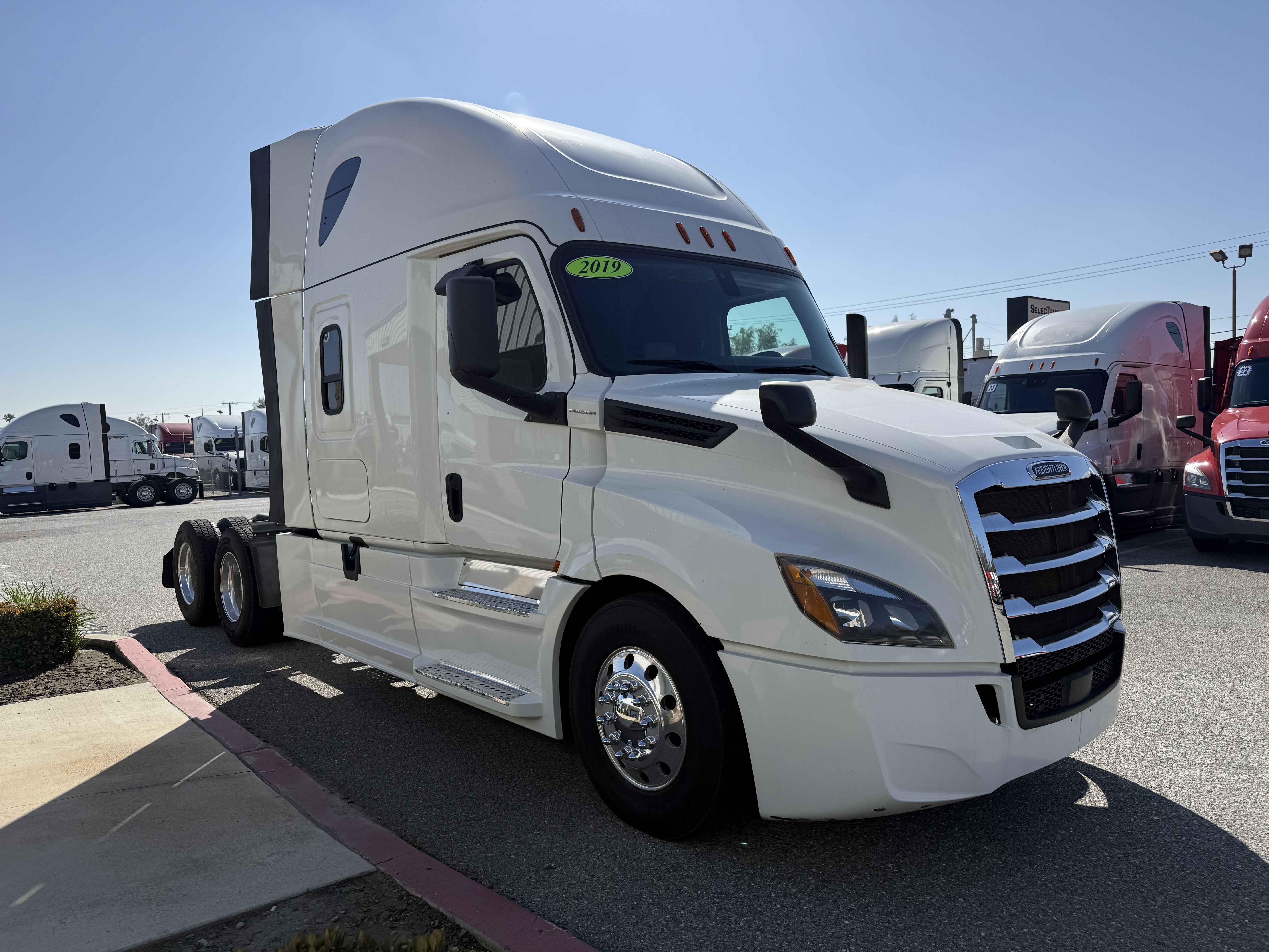 2019 FREIGHTLINER CASCADIA 126SLP - image 9