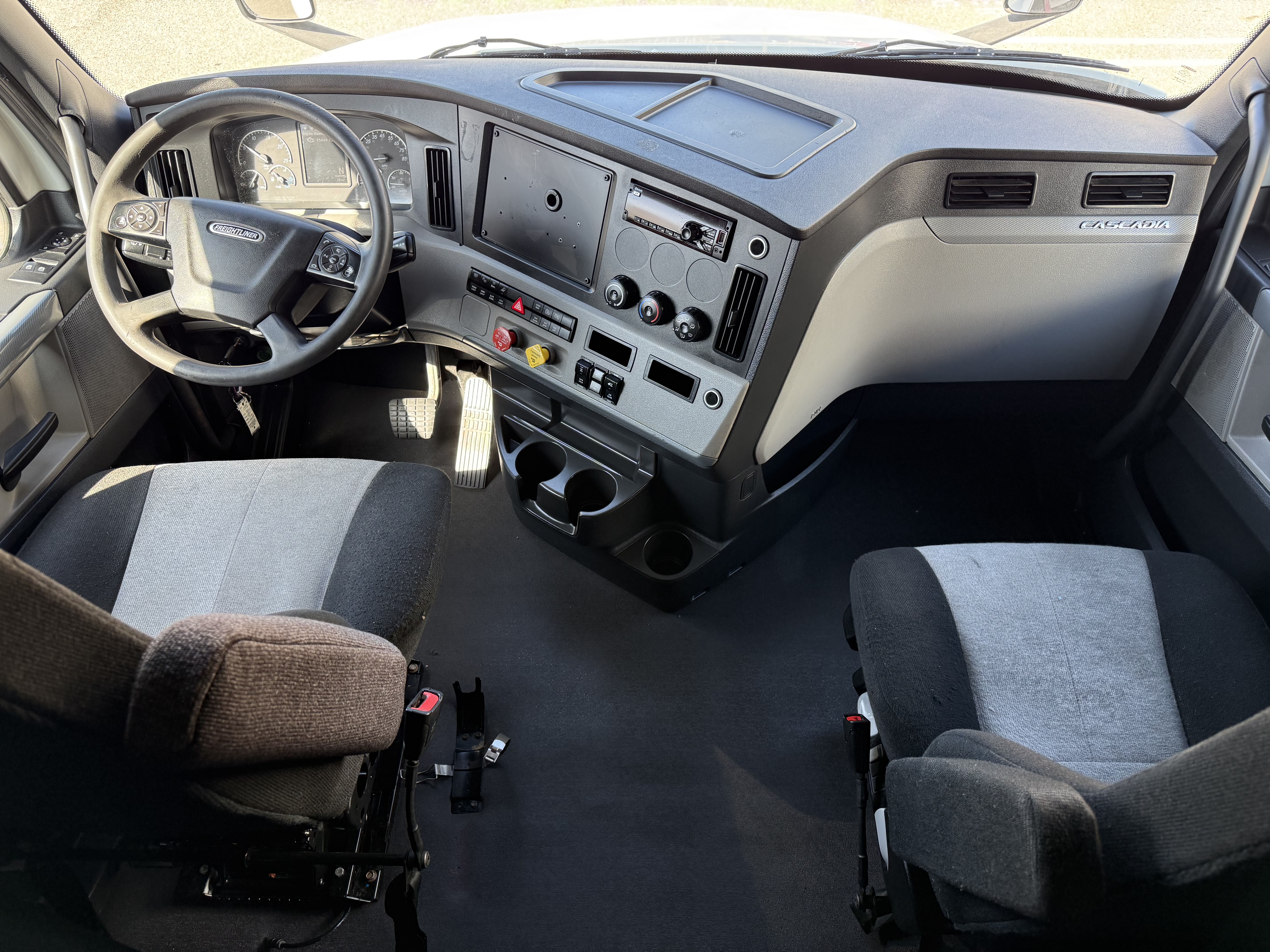 2019 FREIGHTLINER CASCADIA 126SLP - image 17
