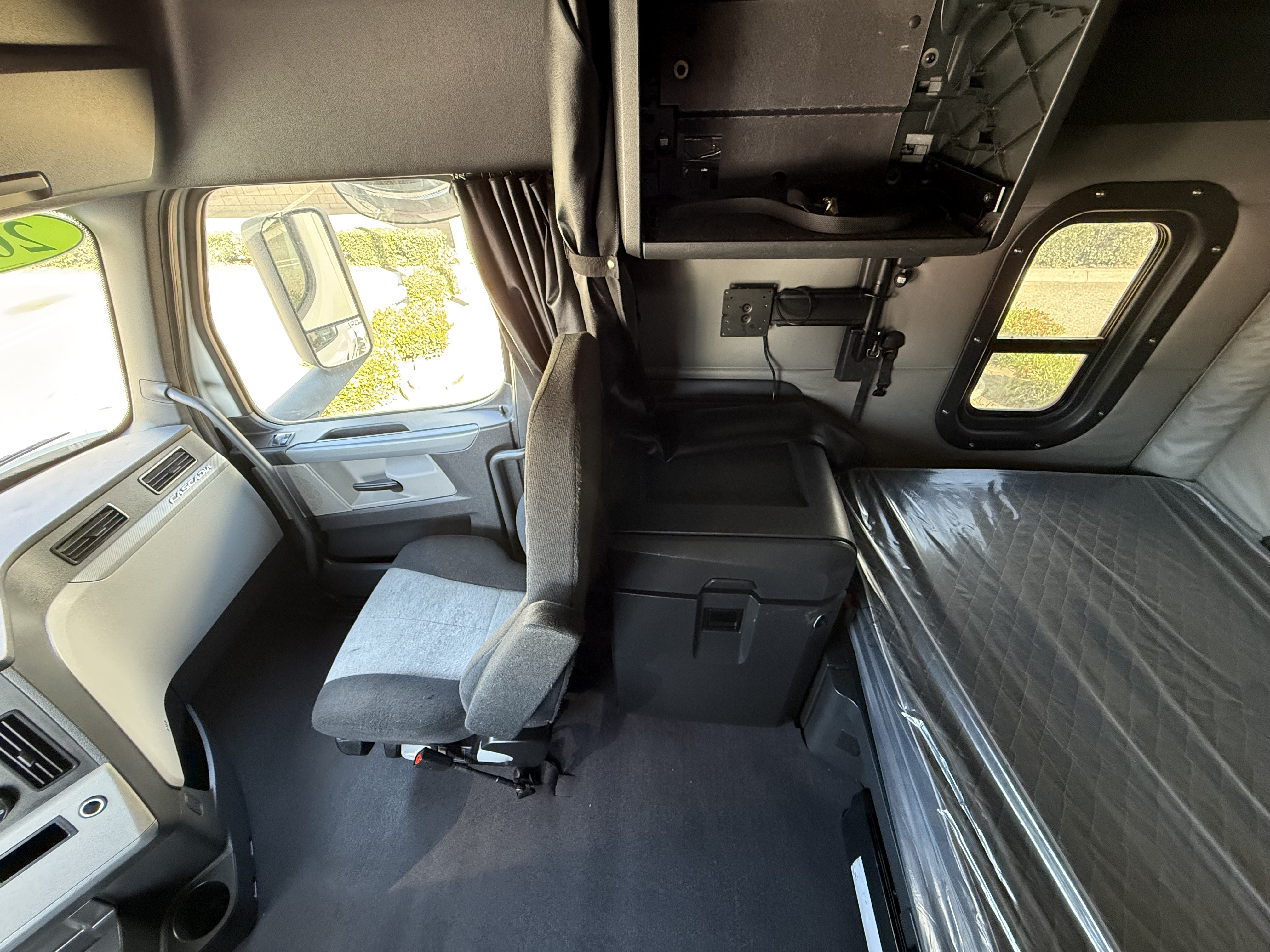 2019 FREIGHTLINER CASCADIA 126SLP - image 18