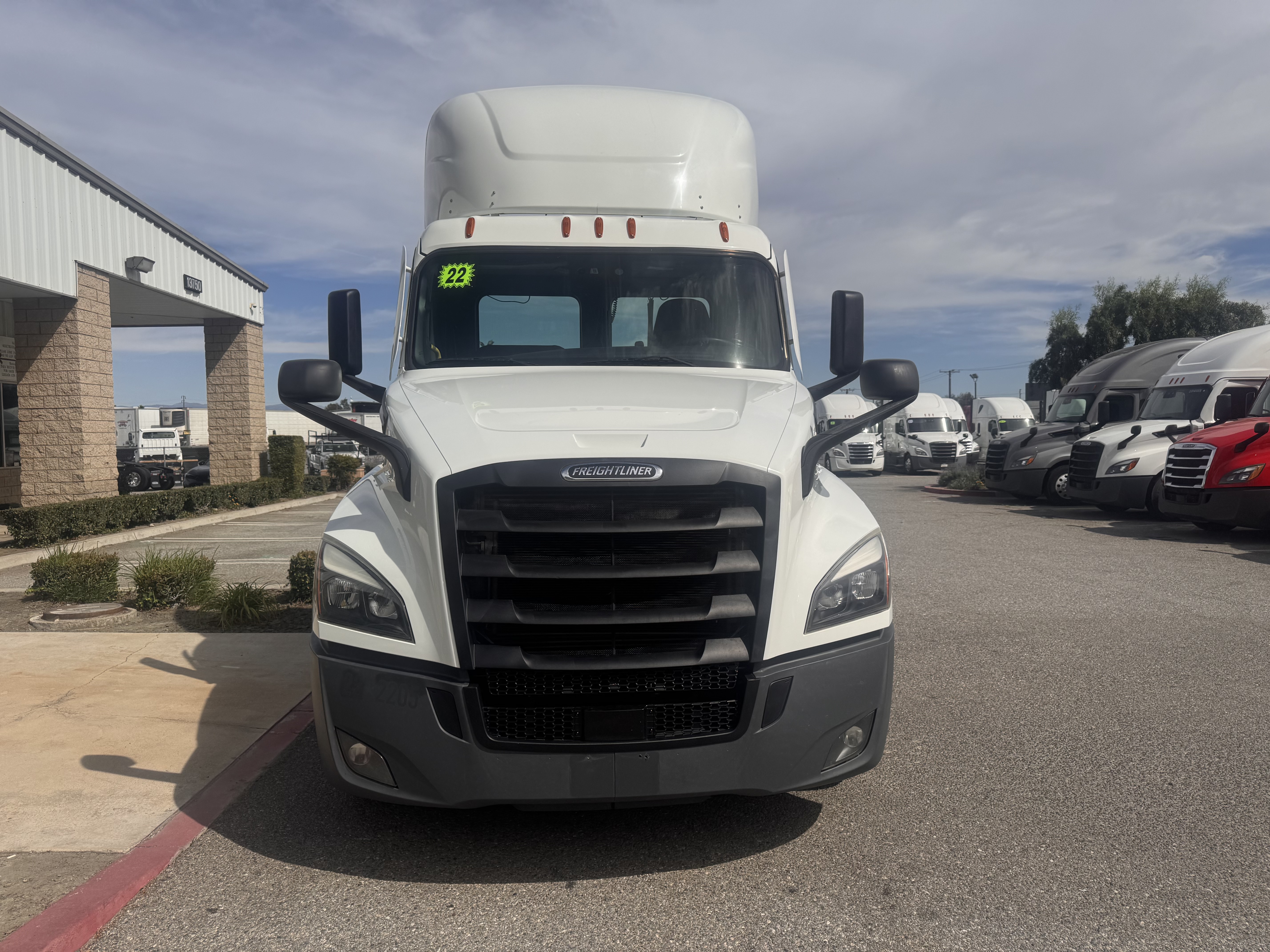 2022 FREIGHTLINER CASCADIA 126DC - image 2
