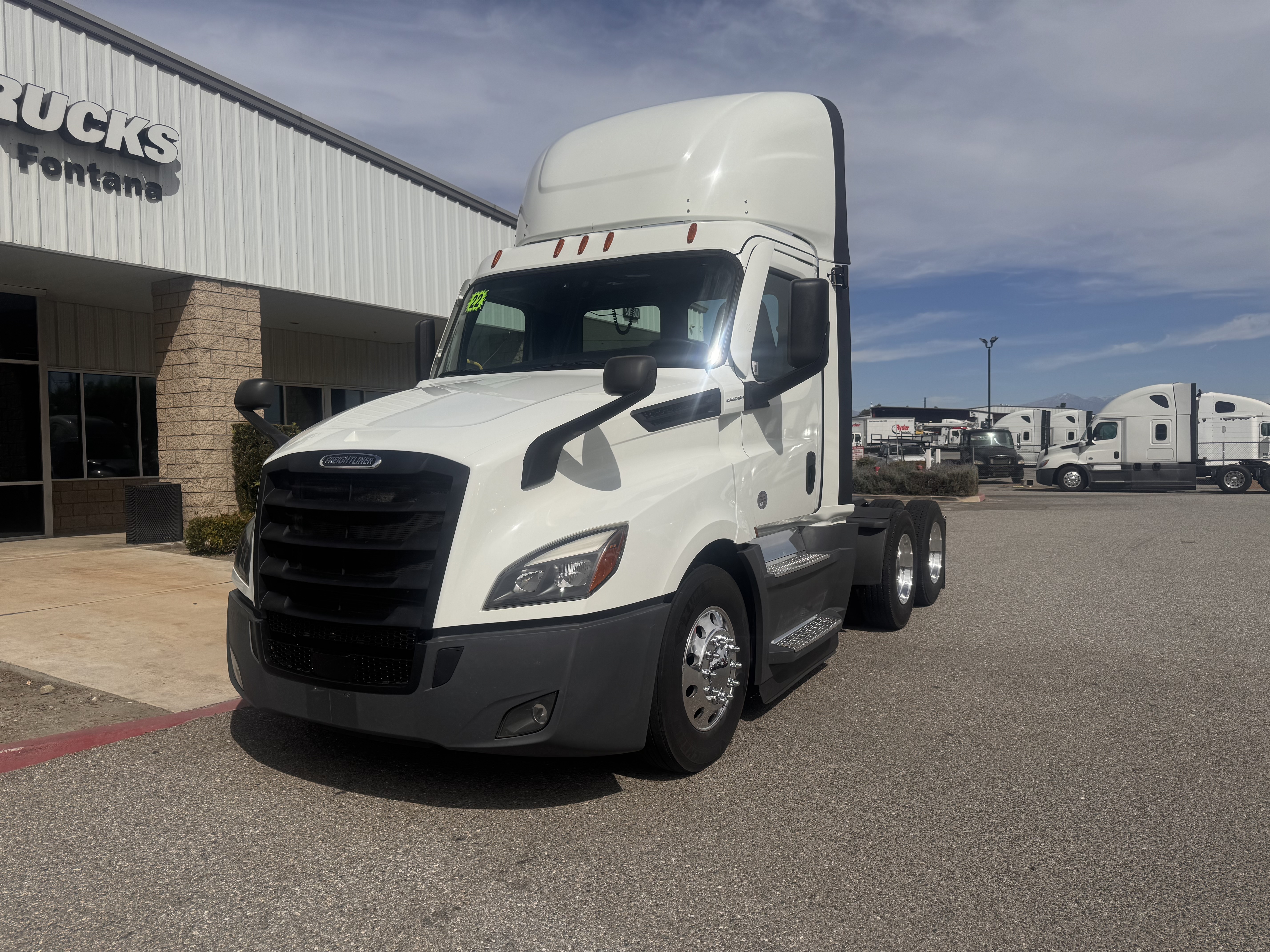 2022 FREIGHTLINER CASCADIA 126DC - image 1