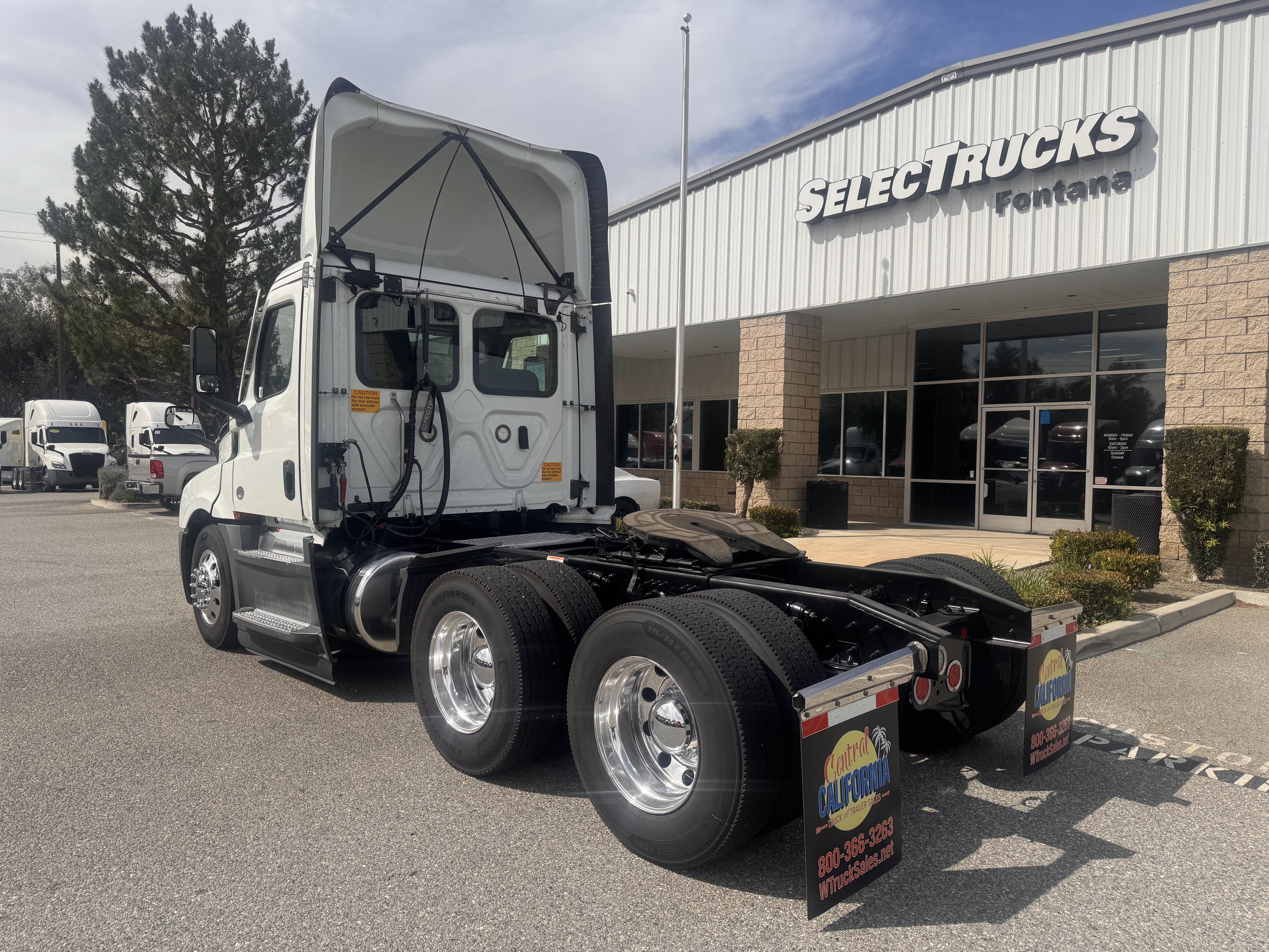 2022 FREIGHTLINER CASCADIA 126DC - image 4