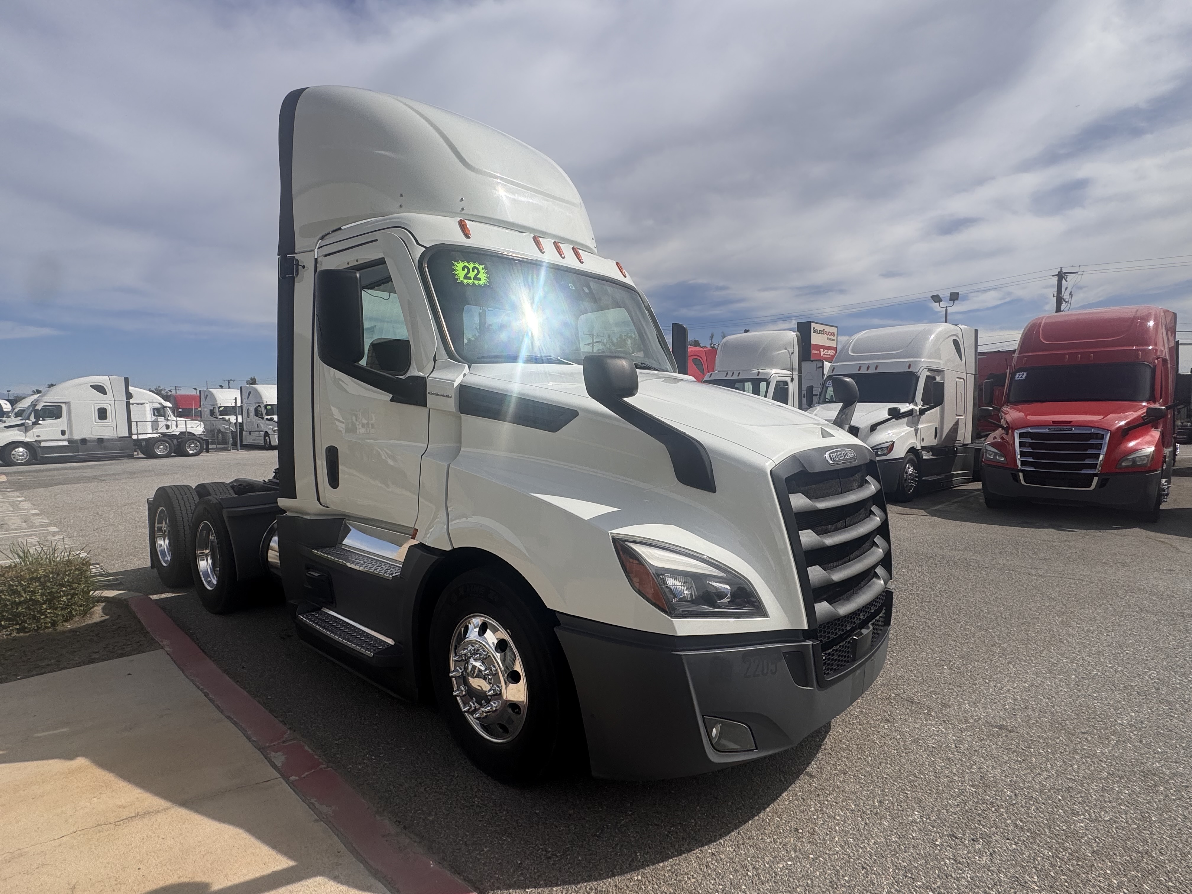 2022 FREIGHTLINER CASCADIA 126DC - image 7