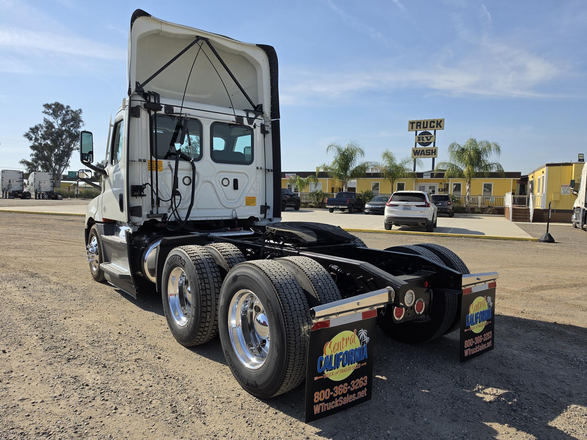2022 FREIGHTLINER CASCADIA 126DC - image 4