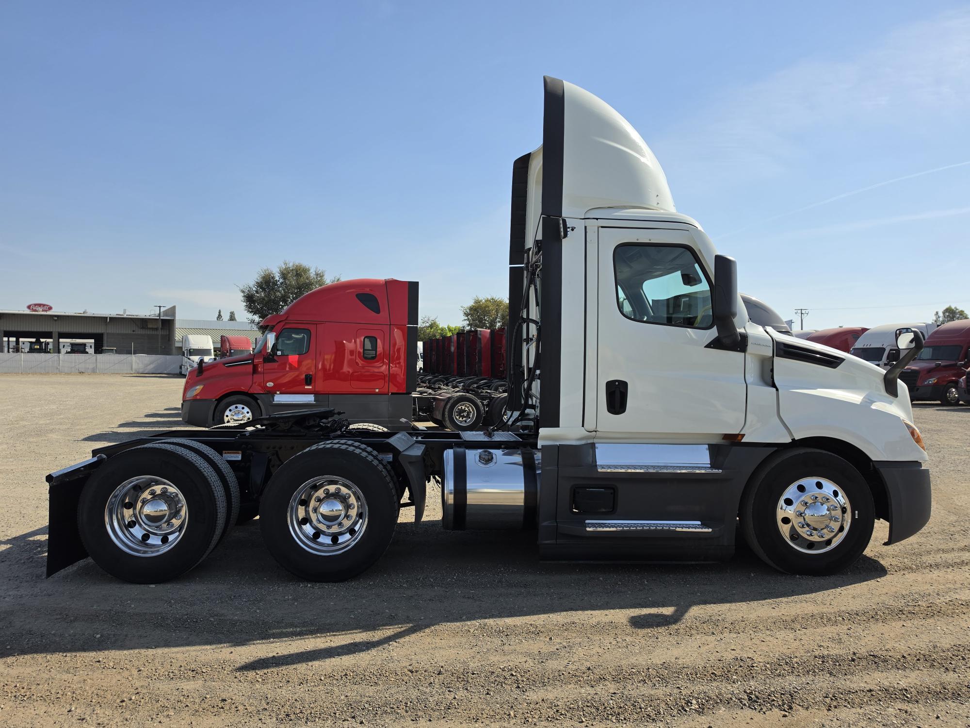 2022 FREIGHTLINER CASCADIA 126DC - image 7