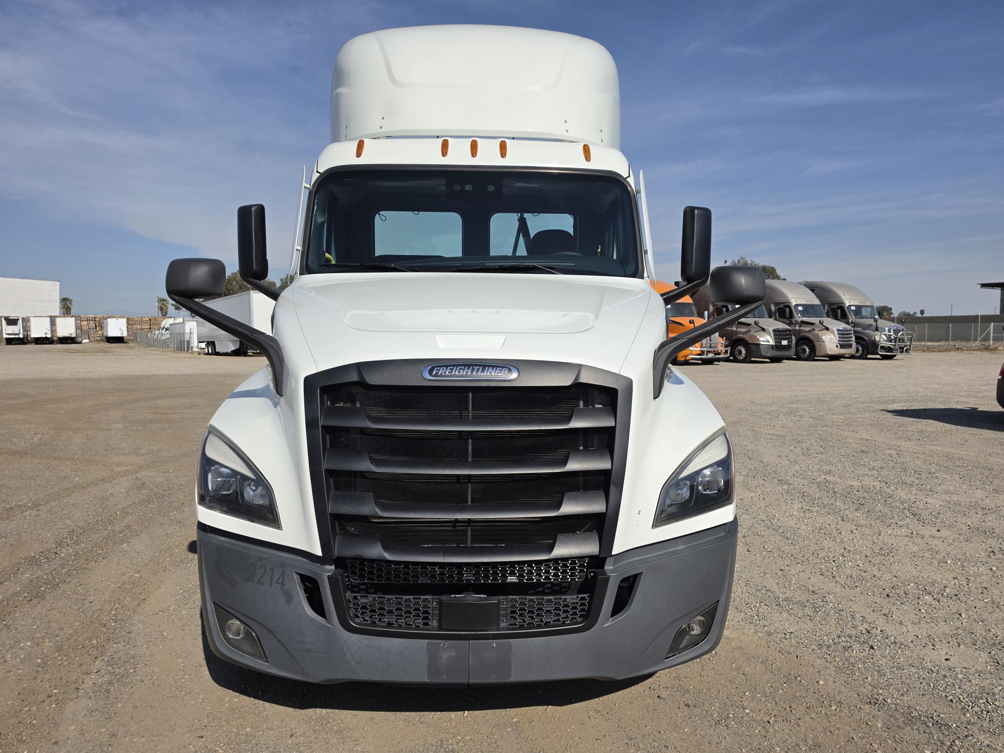 2022 FREIGHTLINER CASCADIA 126DC - image 2