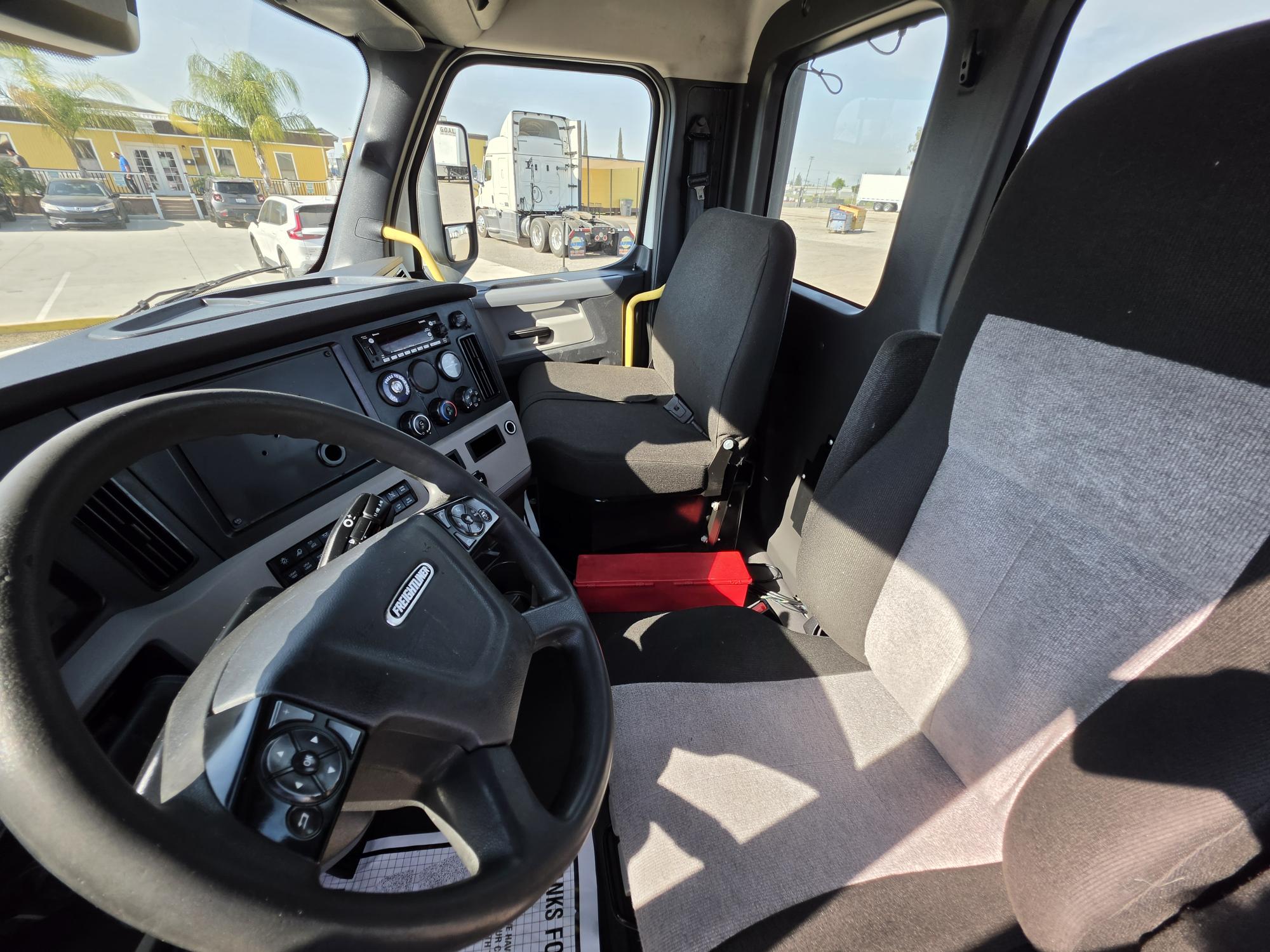 2022 FREIGHTLINER CASCADIA 126DC - image 18