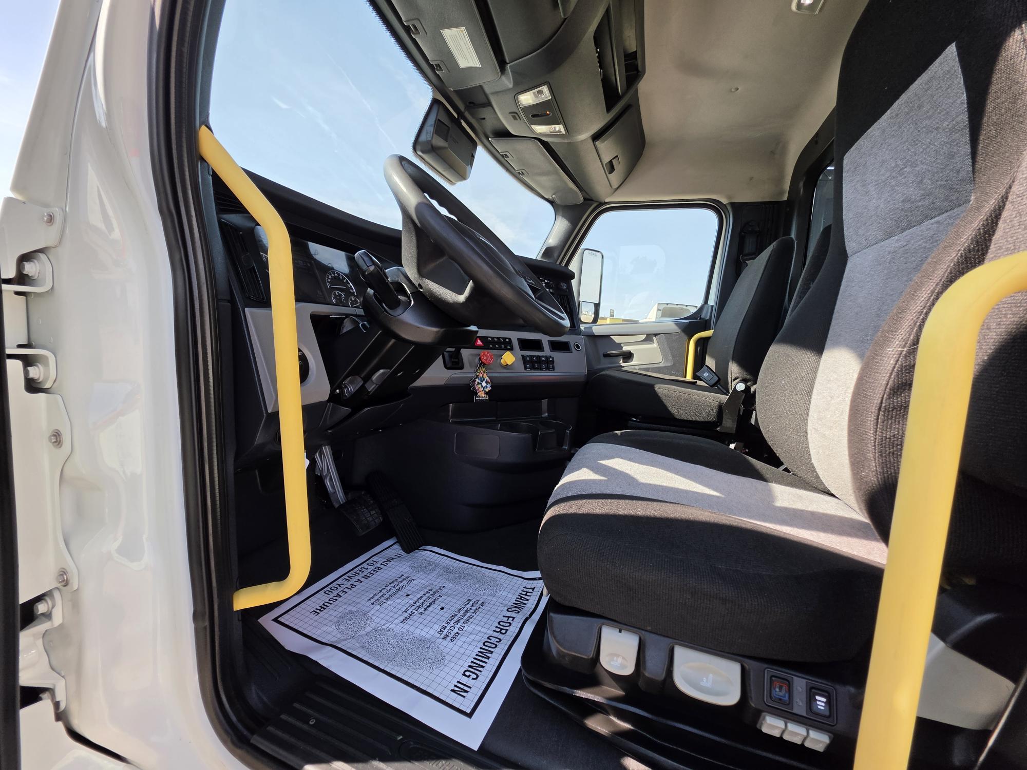 2022 FREIGHTLINER CASCADIA 126DC - image 16