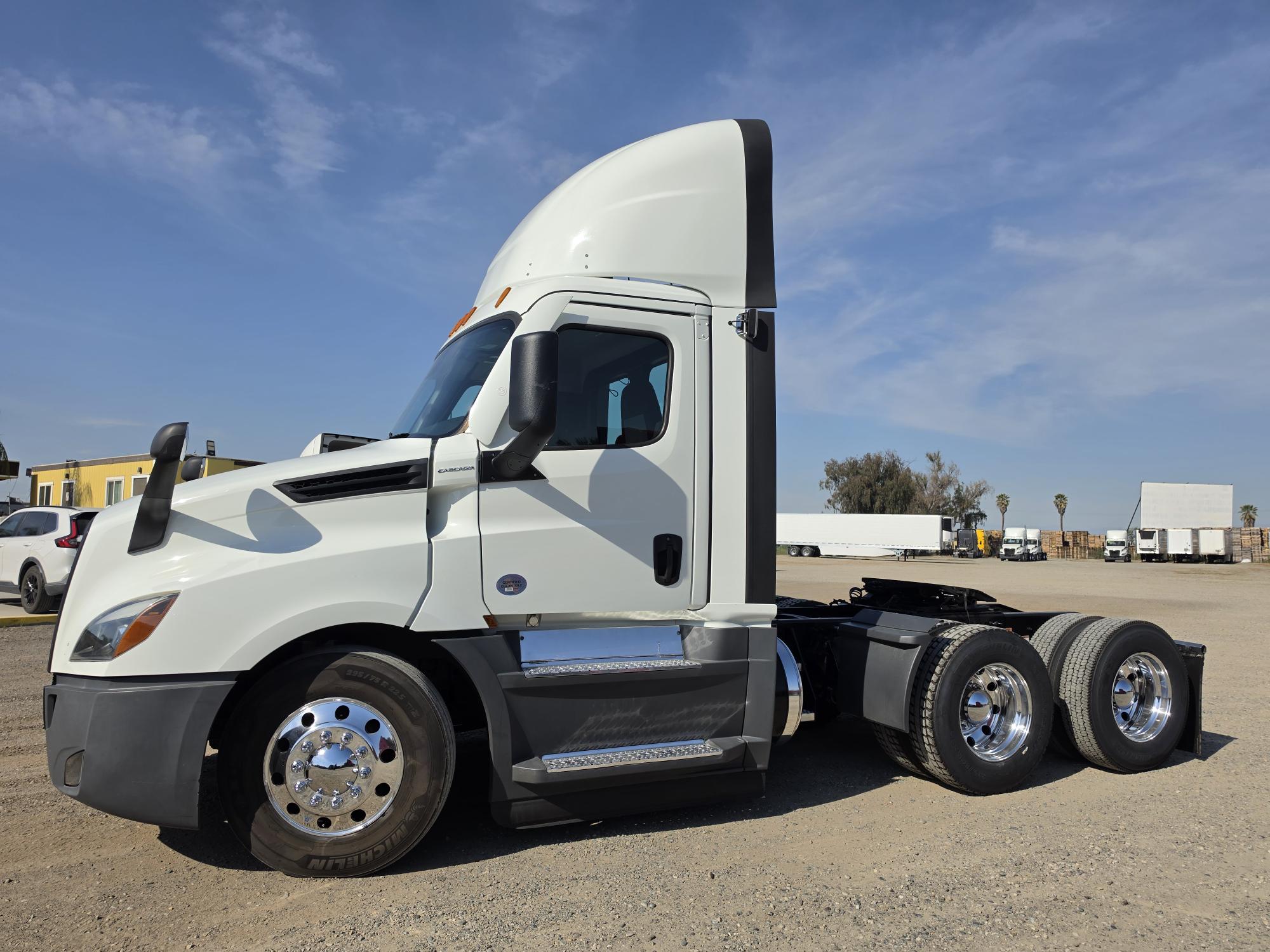 2022 FREIGHTLINER CASCADIA 126DC - image 3