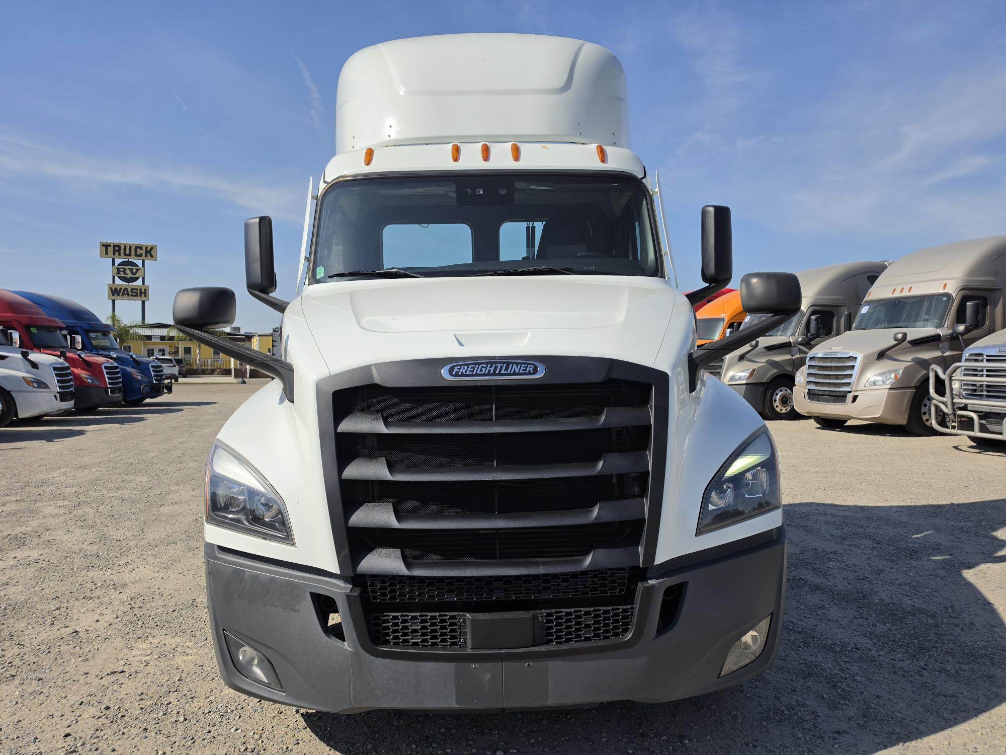 2022 FREIGHTLINER CASCADIA 126DC - image 2