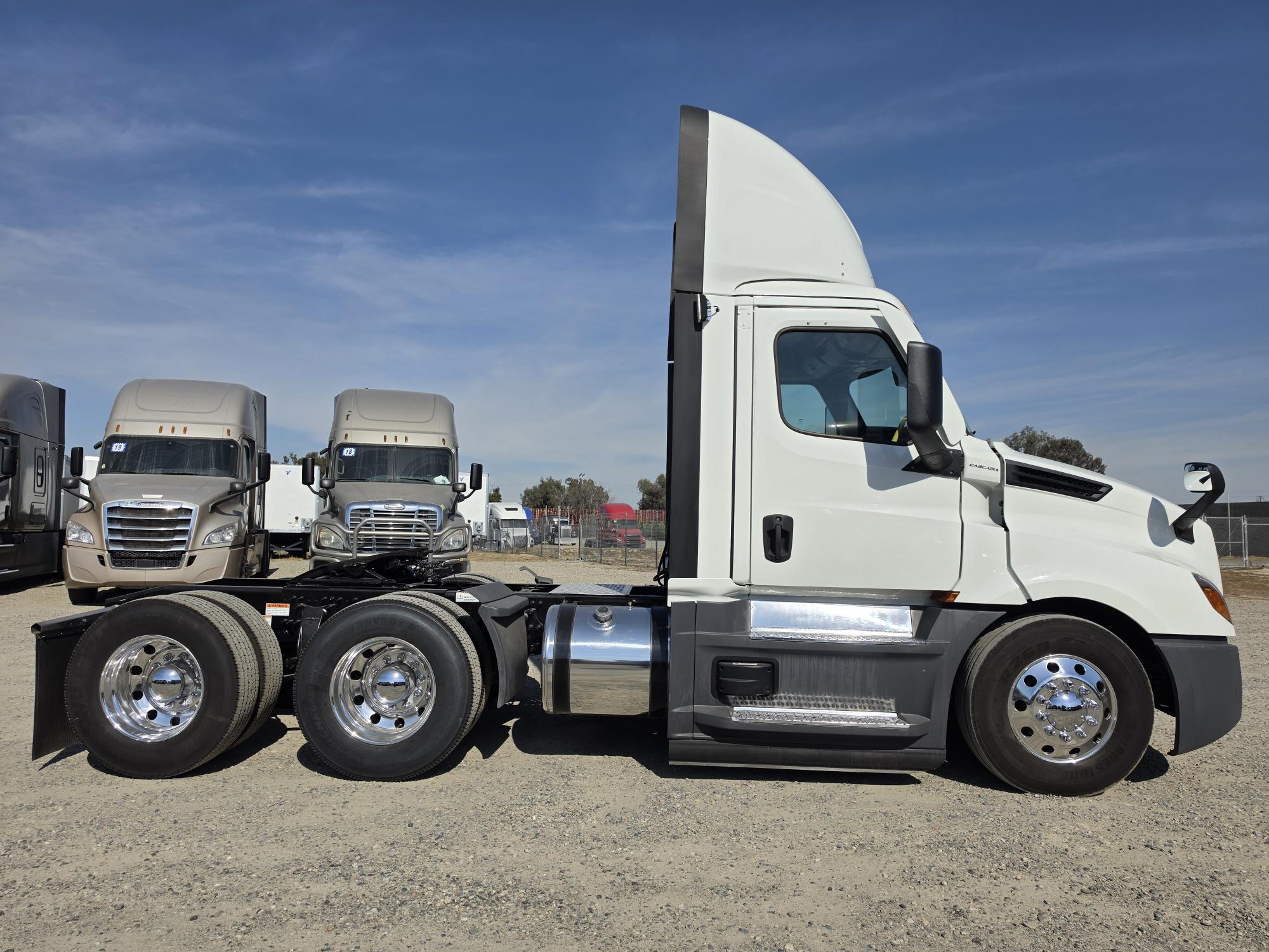 2022 FREIGHTLINER CASCADIA 126DC - image 7