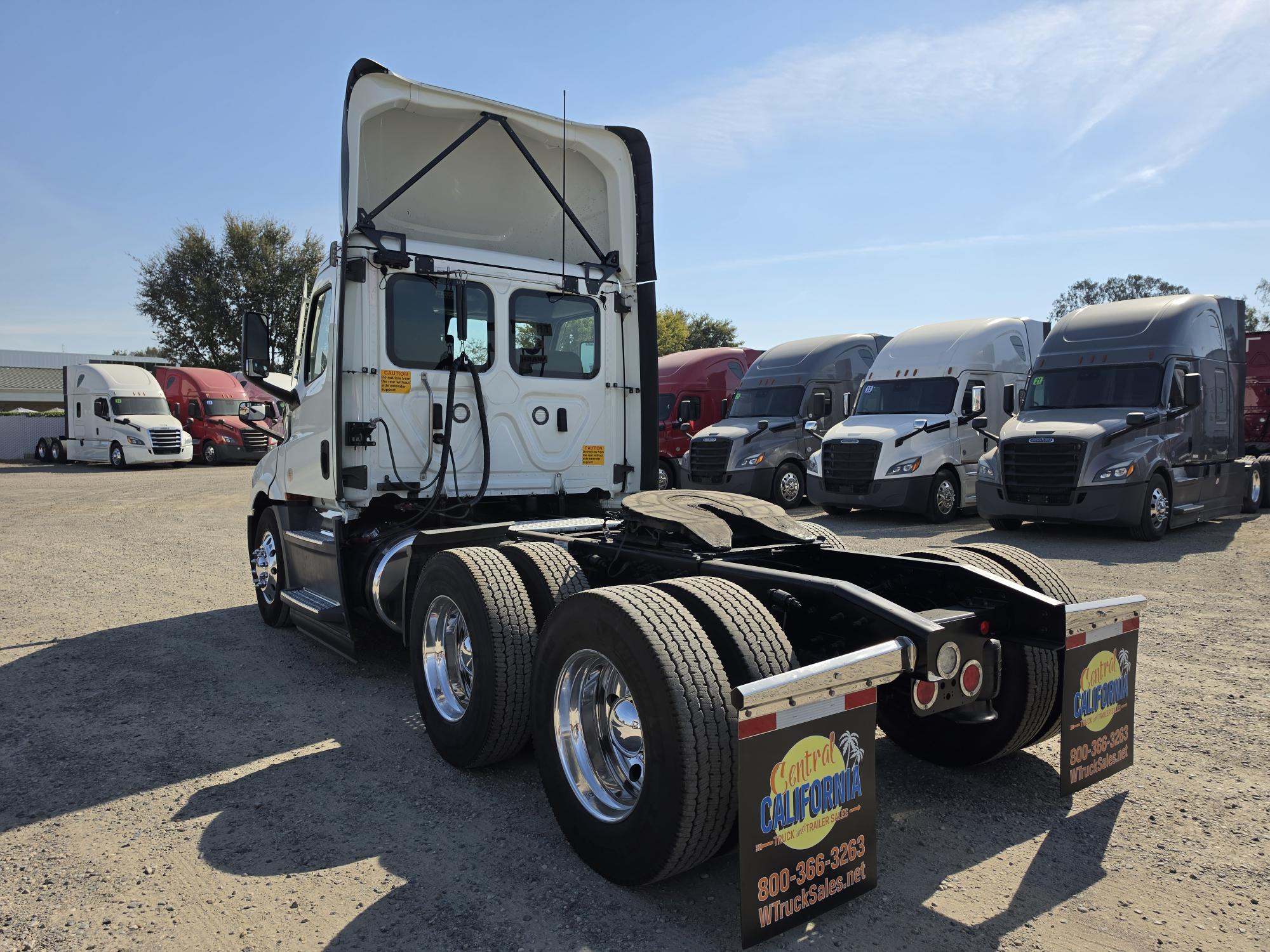 2022 FREIGHTLINER CASCADIA 126DC - image 4