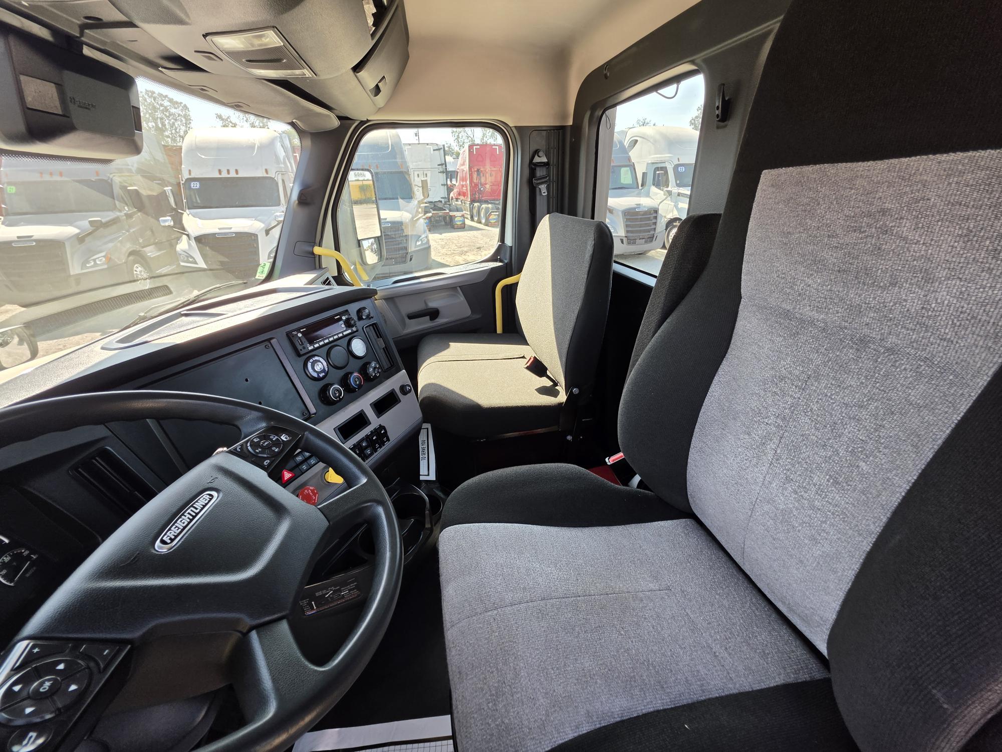 2022 FREIGHTLINER CASCADIA 126DC - image 17