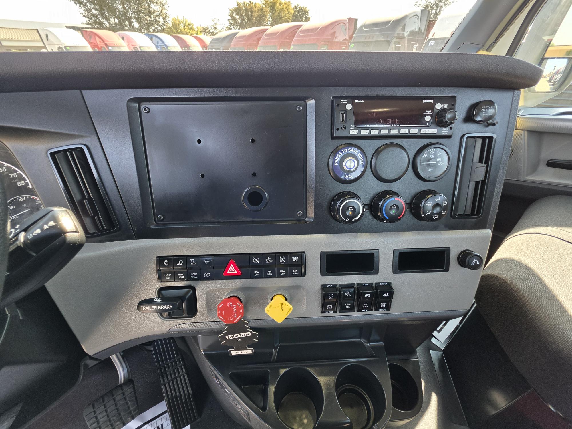 2022 FREIGHTLINER CASCADIA 126DC - image 19