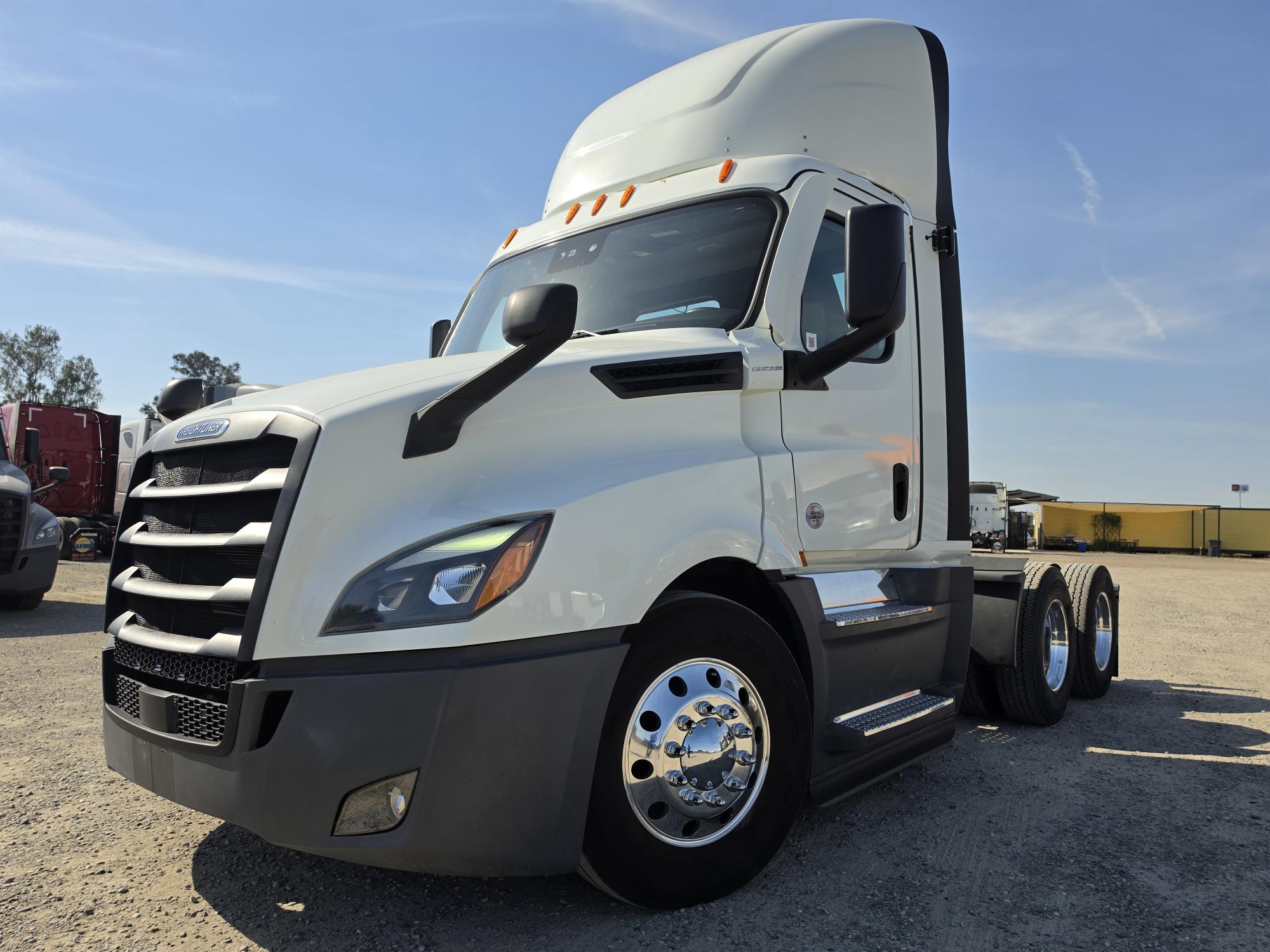 2022 FREIGHTLINER CASCADIA 126DC - image 1