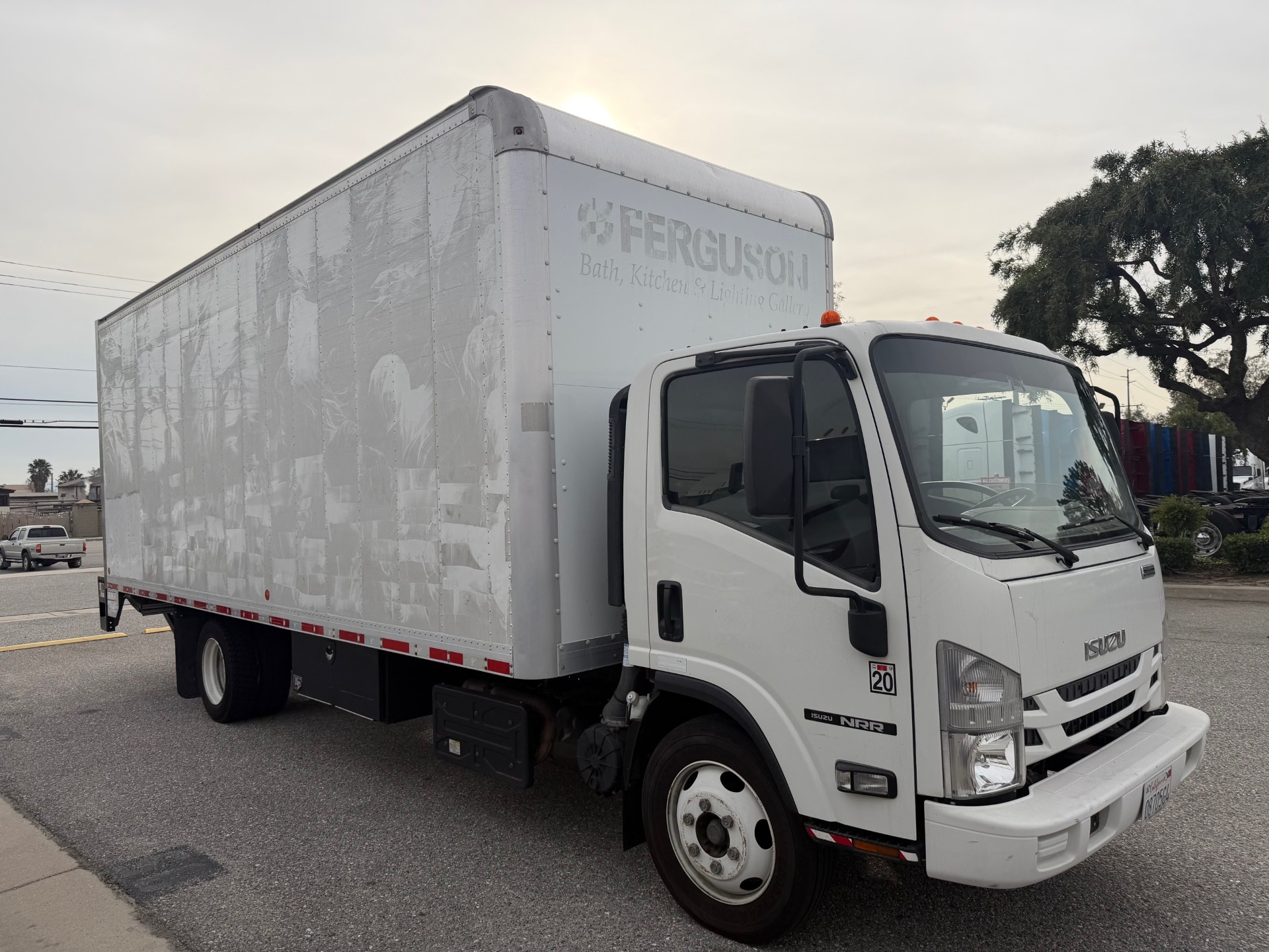 2019 ISUZU NPR - image 2