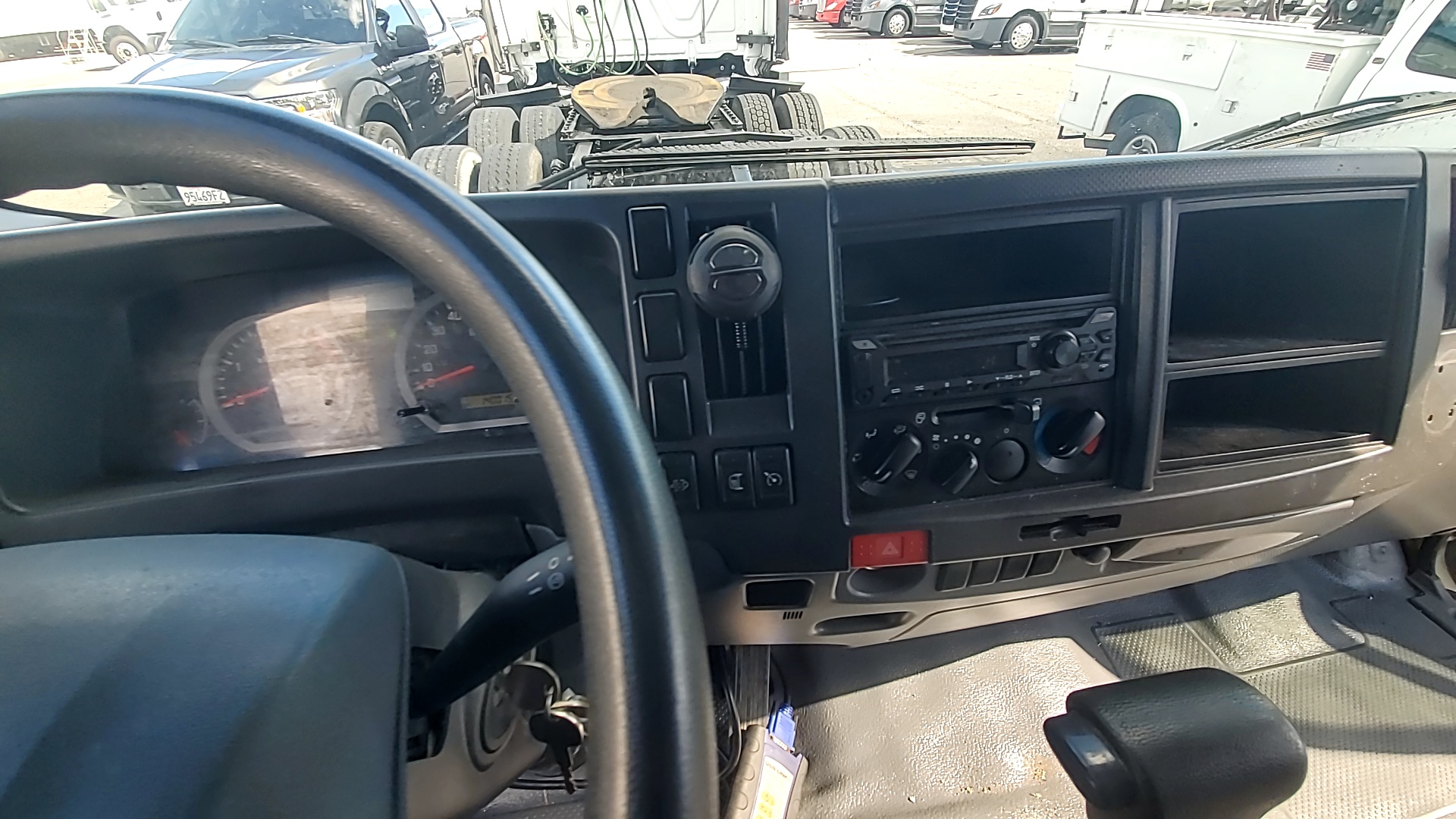 2019 ISUZU NPR - image 10