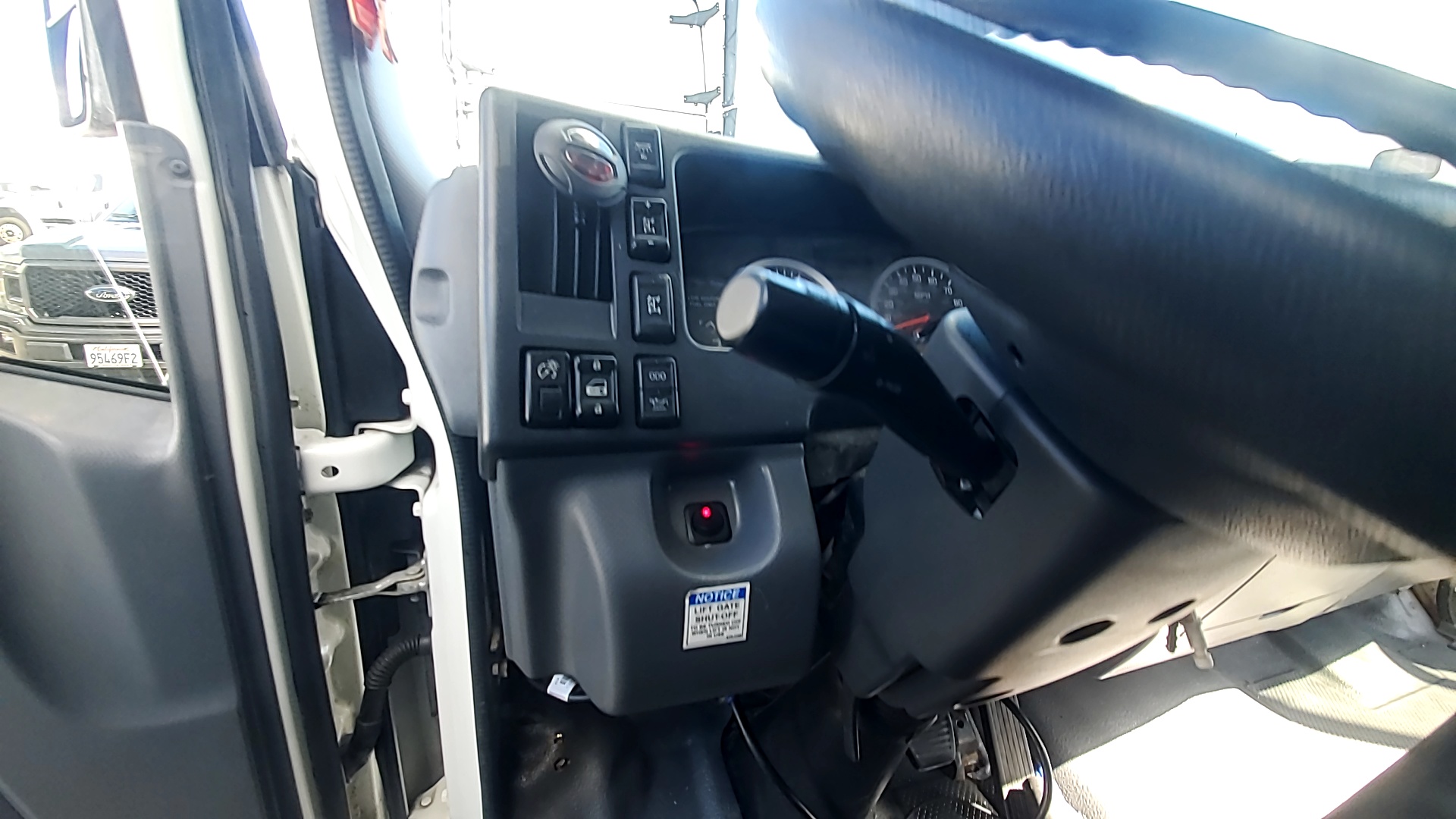 2019 ISUZU NPR - image 9