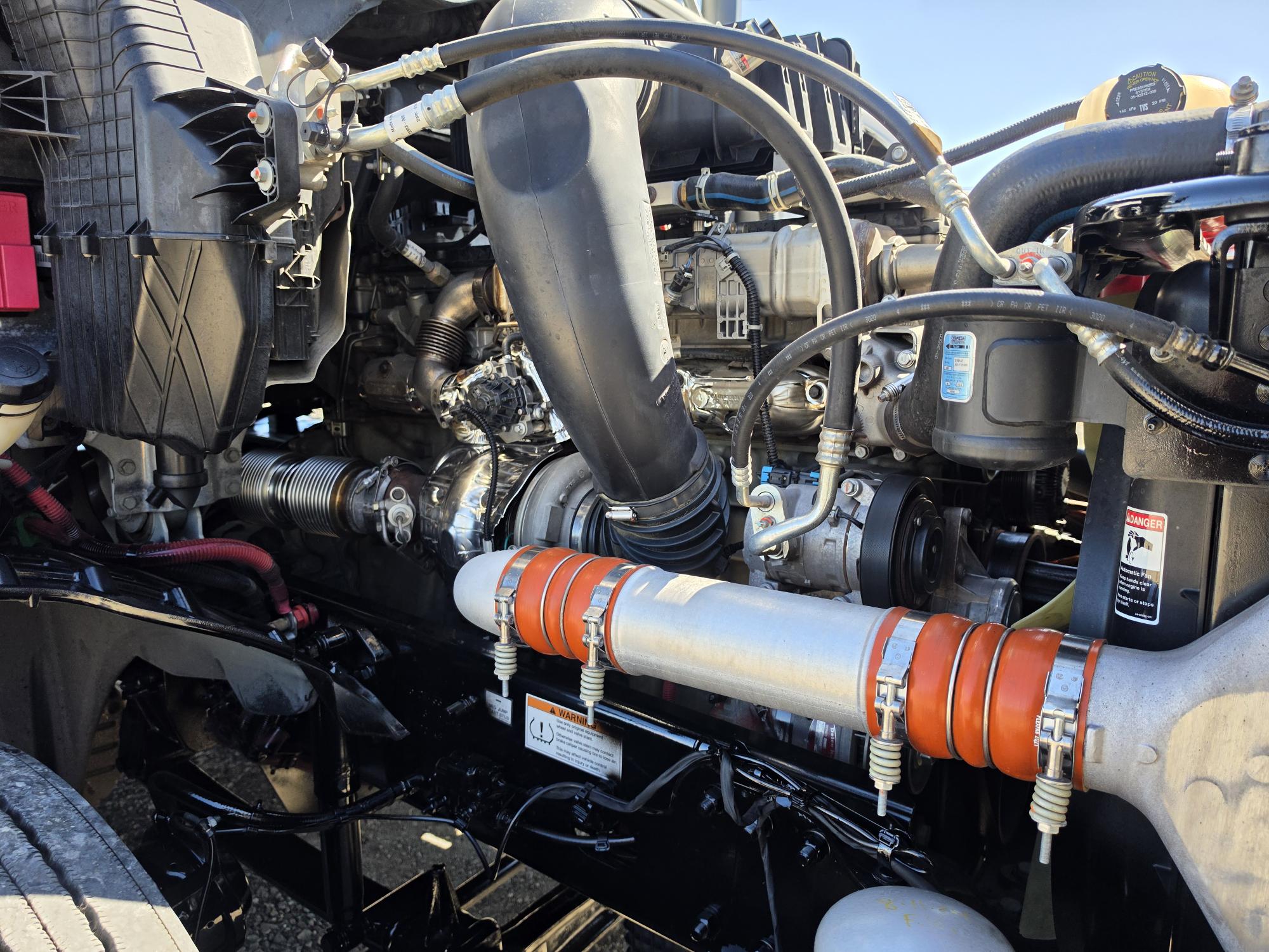 2022 FREIGHTLINER CASCADIA 126DC - image 9