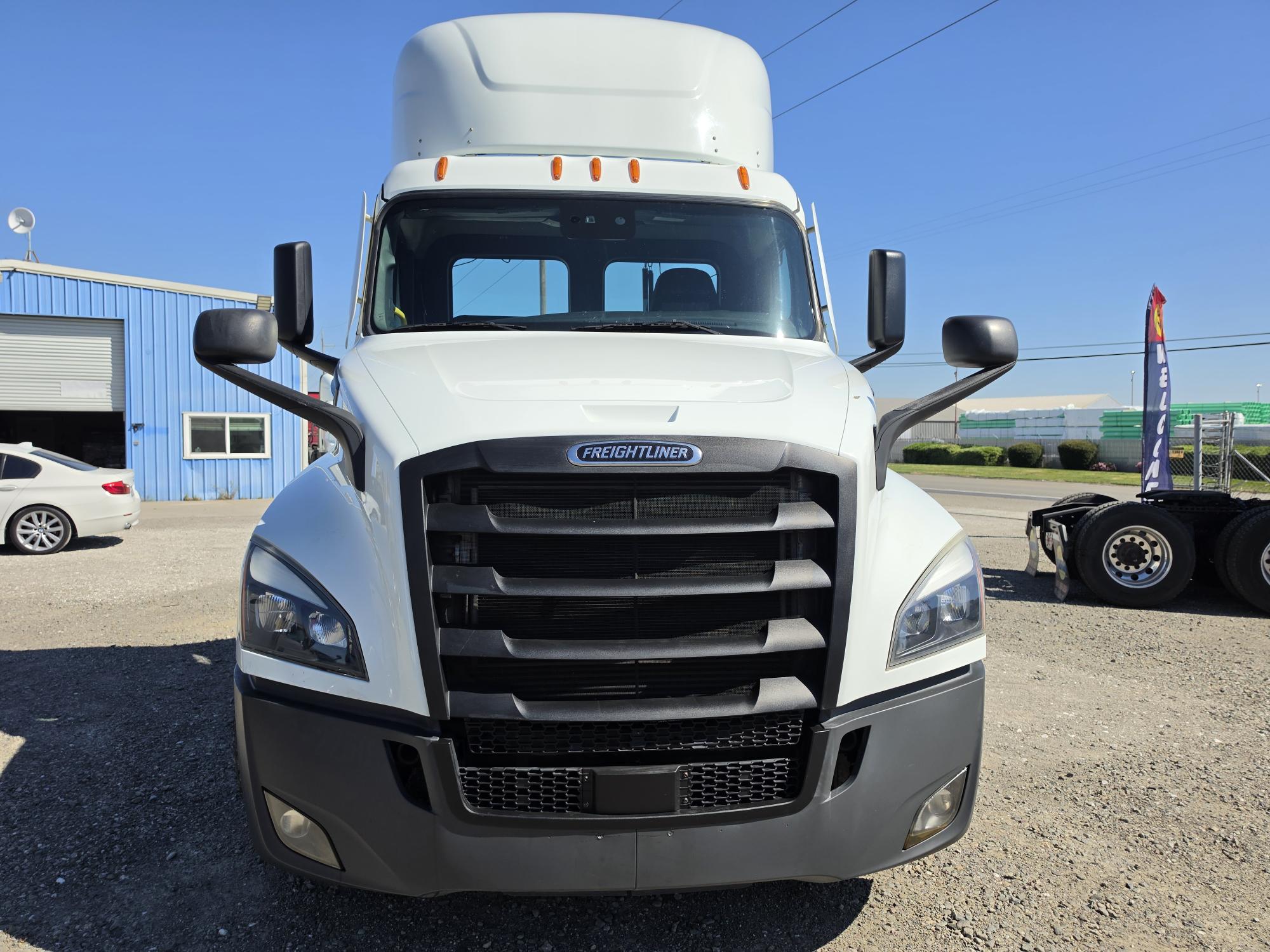 2022 FREIGHTLINER CASCADIA 126DC - image 2