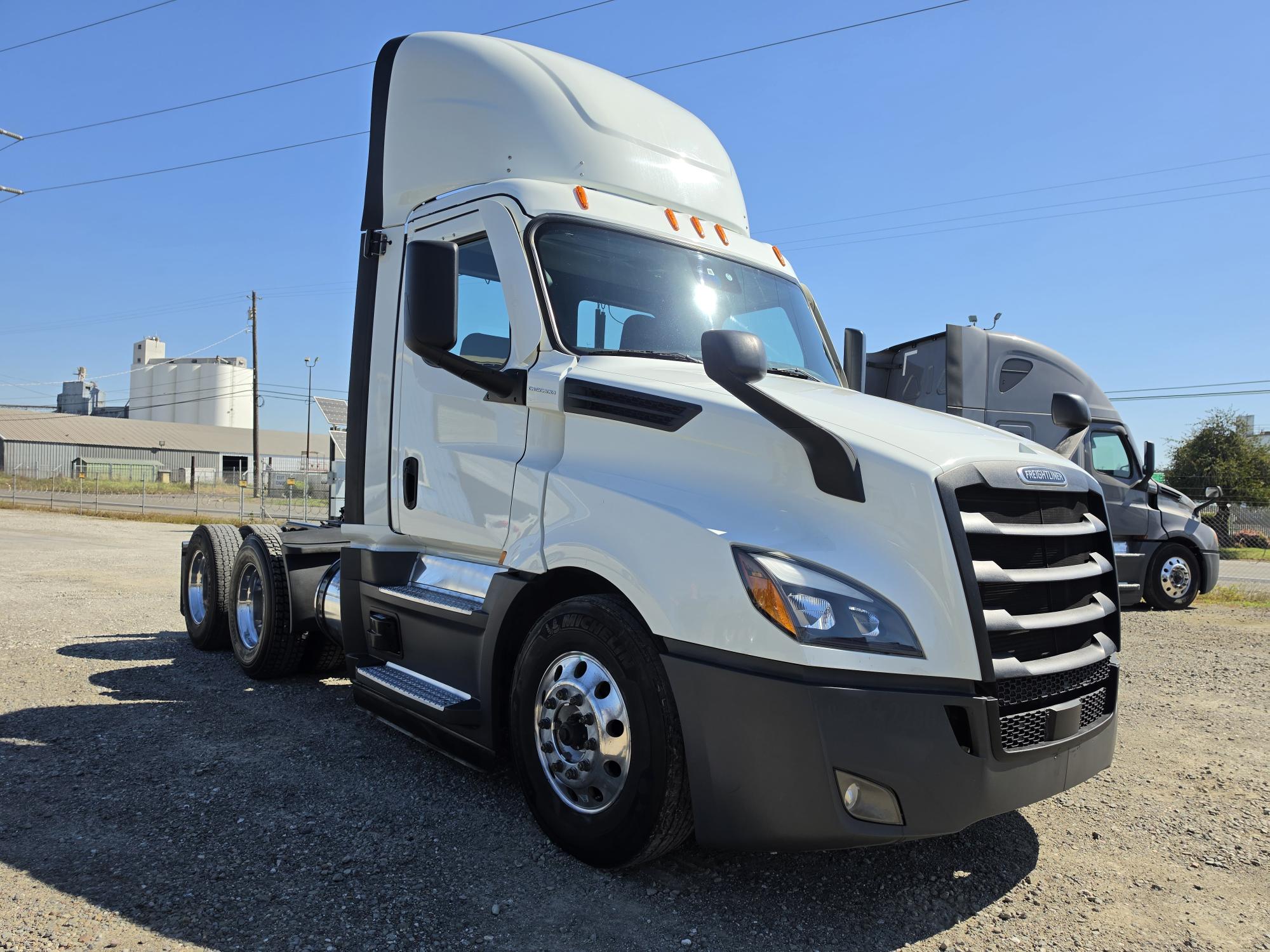 2022 FREIGHTLINER CASCADIA 126DC - image 8