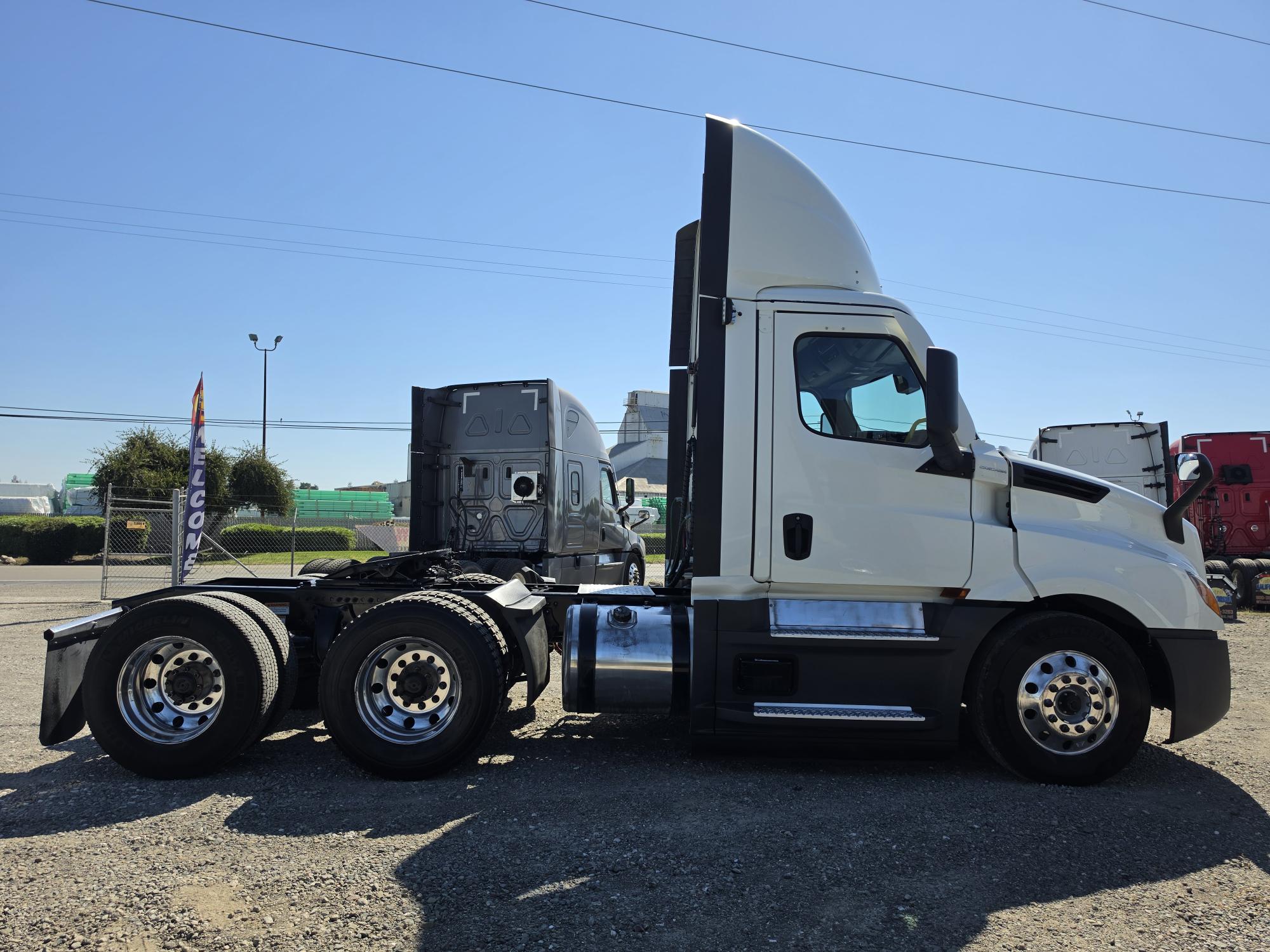 2022 FREIGHTLINER CASCADIA 126DC - image 7