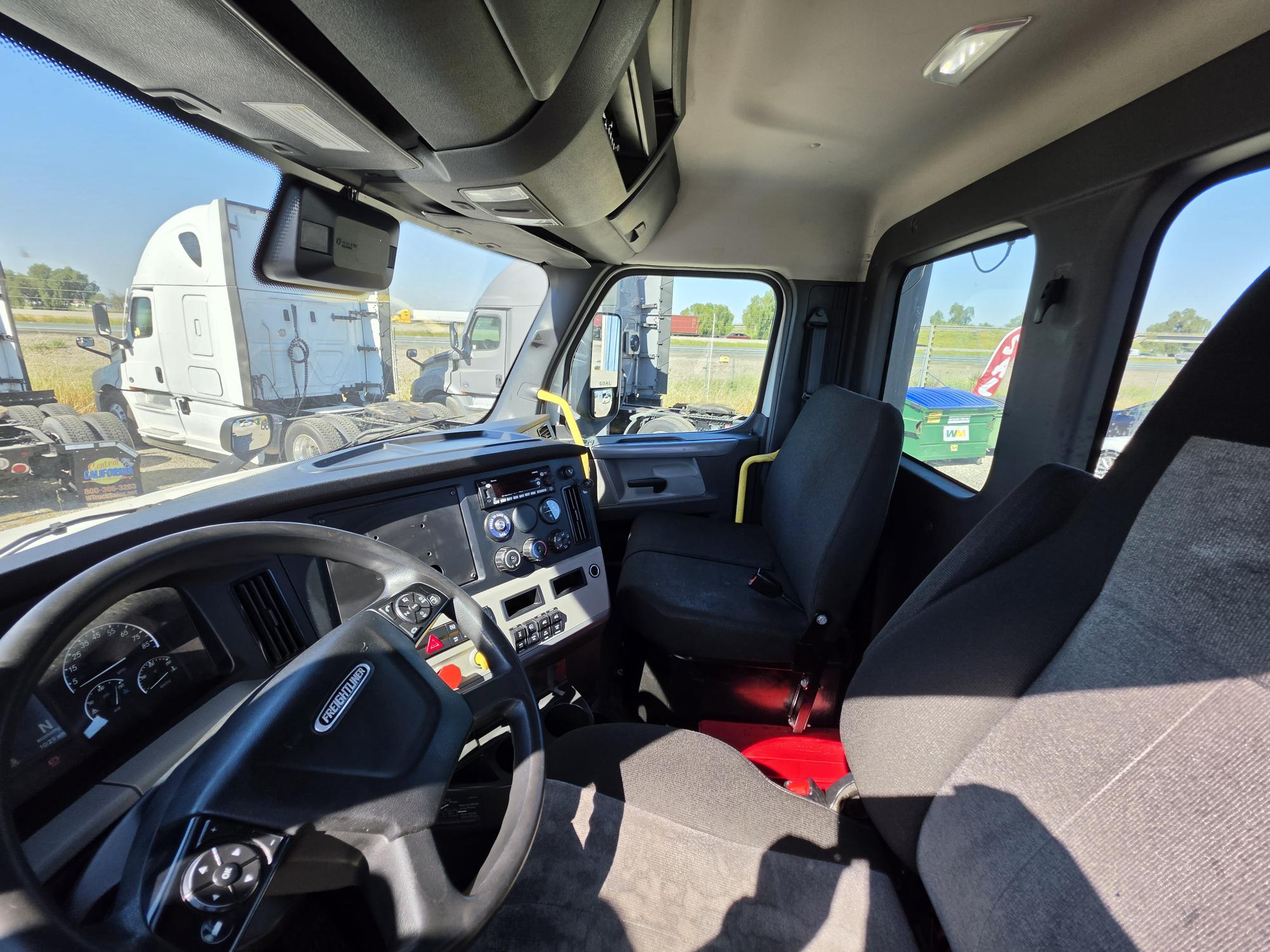 2022 FREIGHTLINER CASCADIA 126DC - image 18