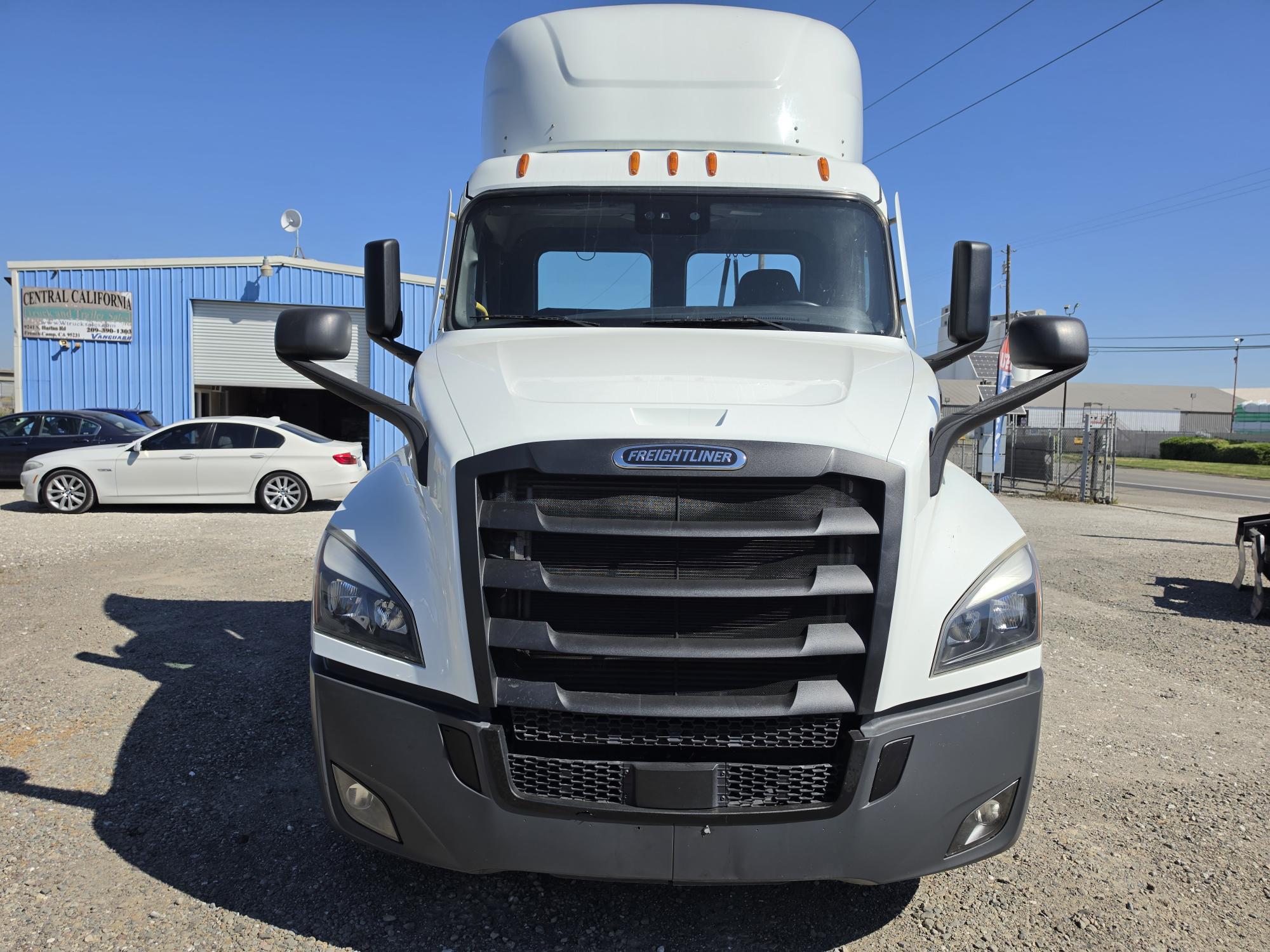 2022 FREIGHTLINER CASCADIA 126DC - image 2